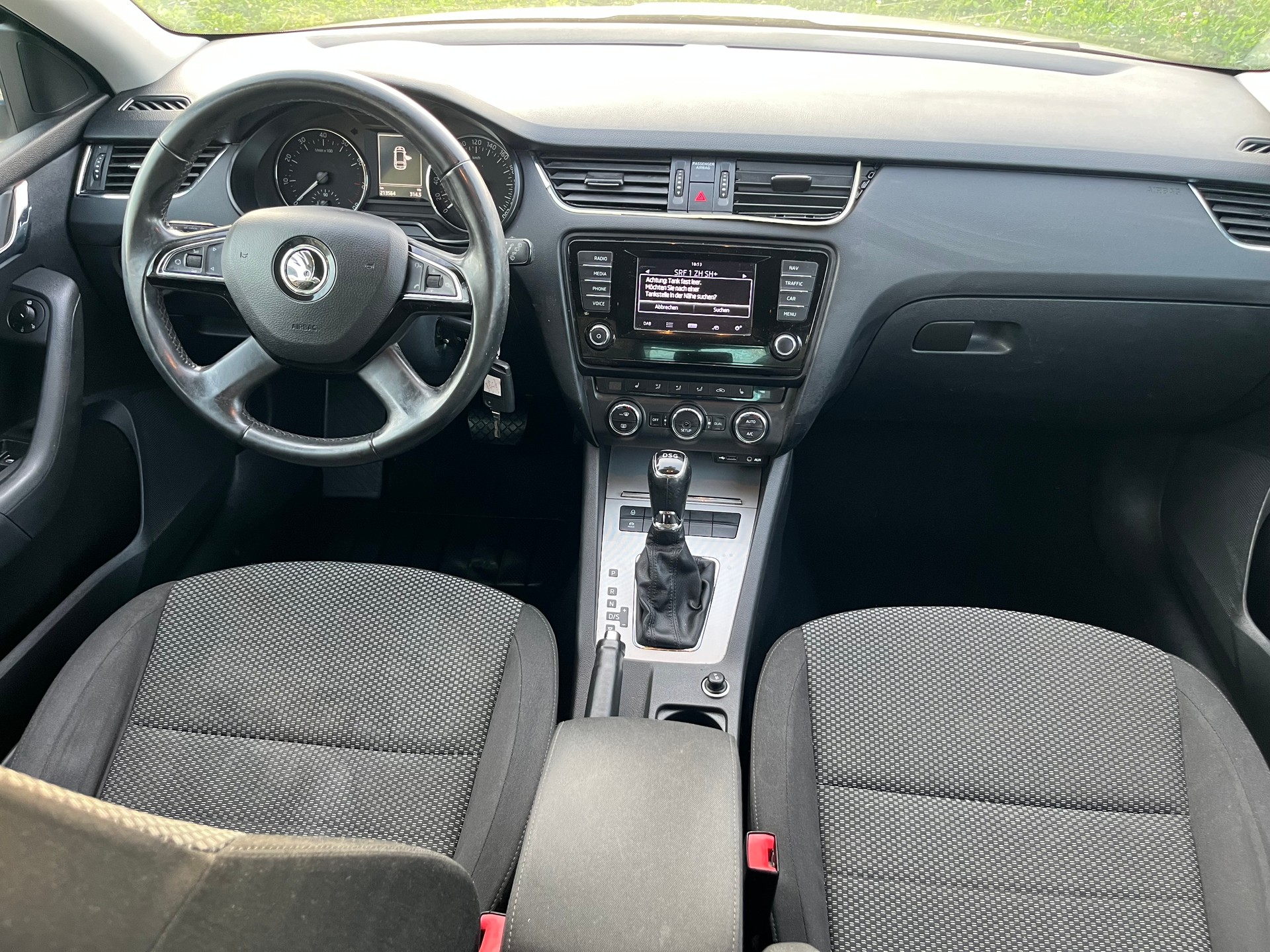 SKODA Octavia Combi 1.8 TSI Ambition DSG-image-8