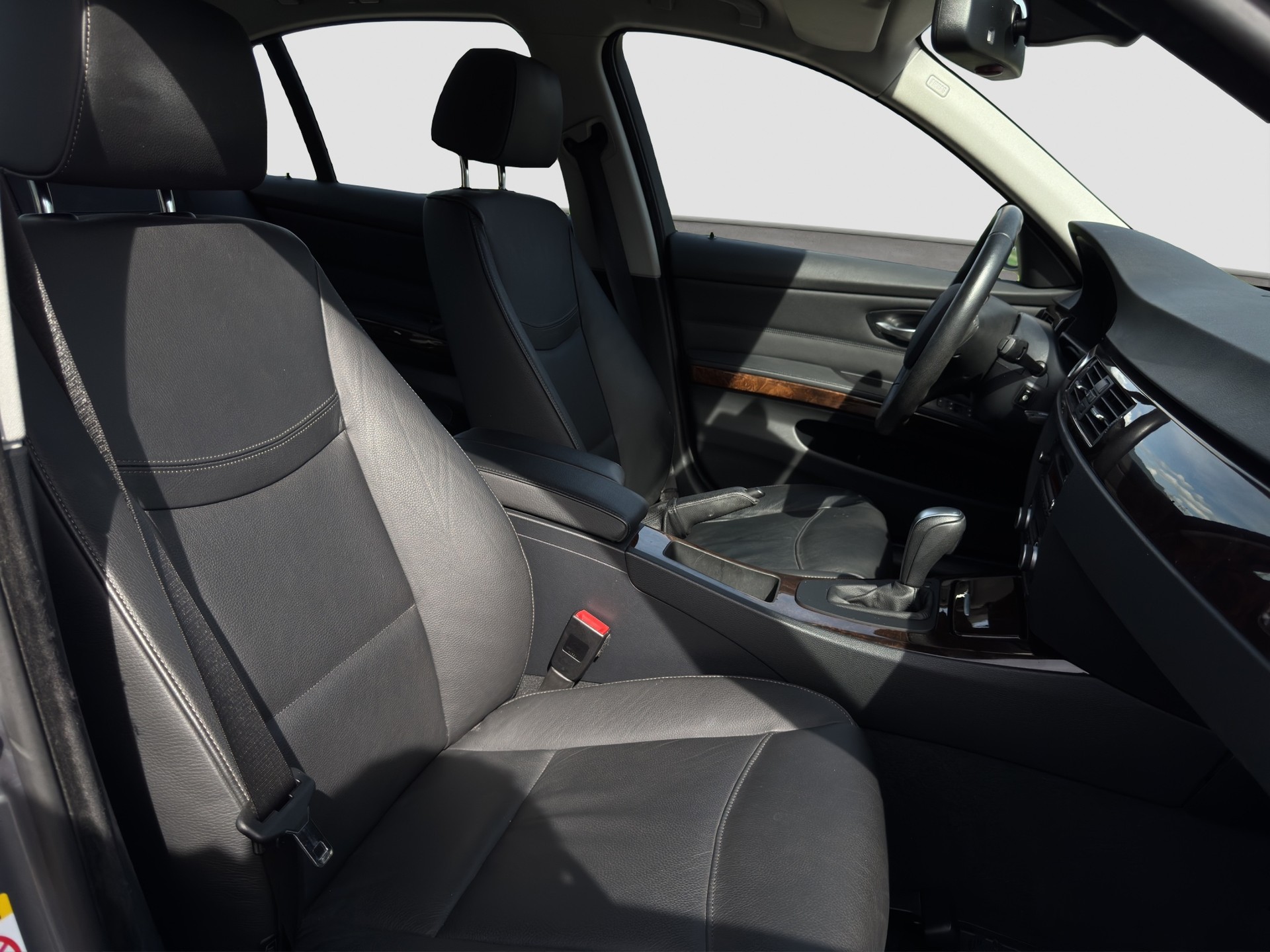 BMW 320i Steptronic | HERBSTAKTION đ | Sitzheizung | Lenkradheizung | 1-te Hand-image-13