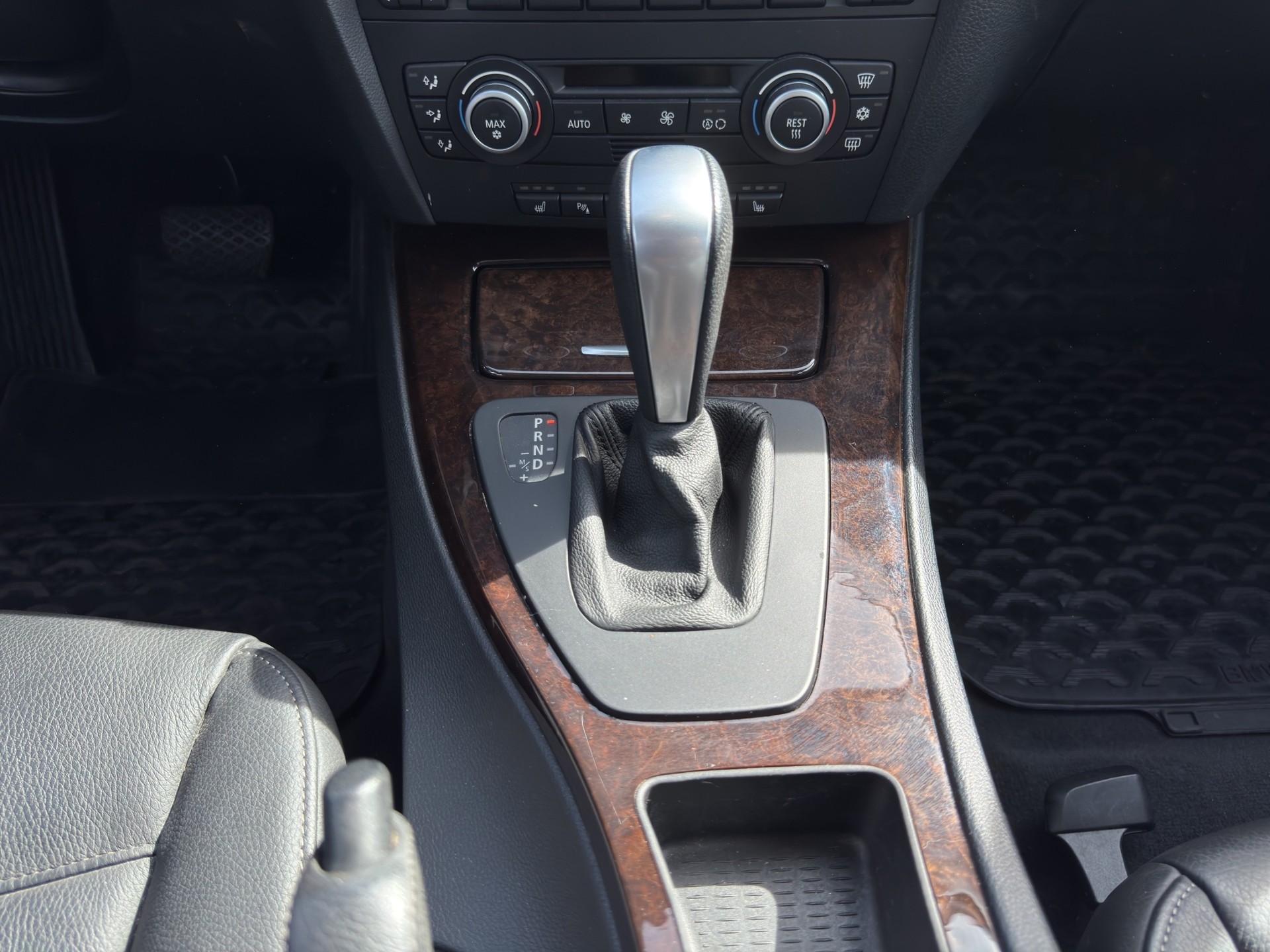BMW 320i Steptronic | HERBSTAKTION đ | Sitzheizung | Lenkradheizung | 1-te Hand-image-14