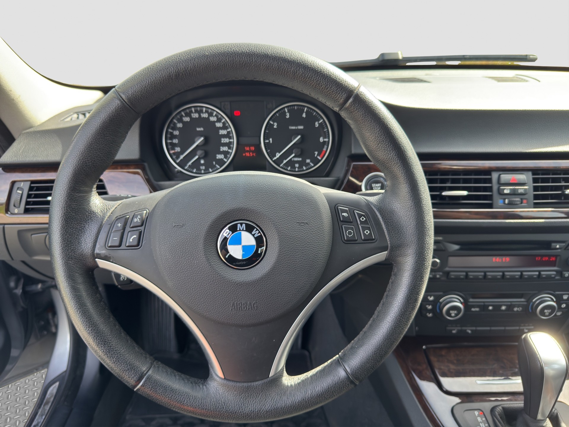 BMW 320i Steptronic | HERBSTAKTION đ | Sitzheizung | Lenkradheizung | 1-te Hand-image-10