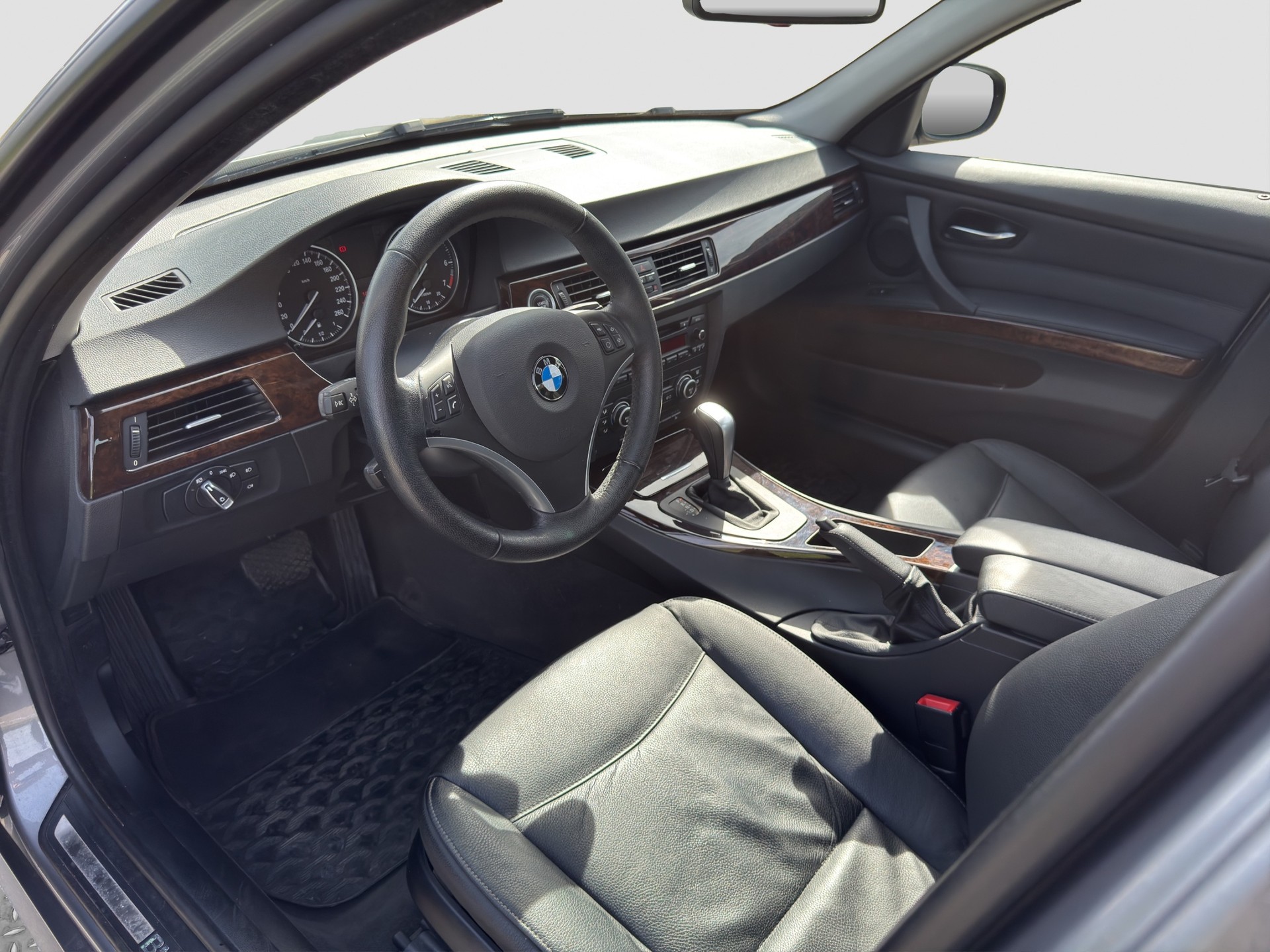 BMW 320i Steptronic | HERBSTAKTION đ | Sitzheizung | Lenkradheizung | 1-te Hand-image-9