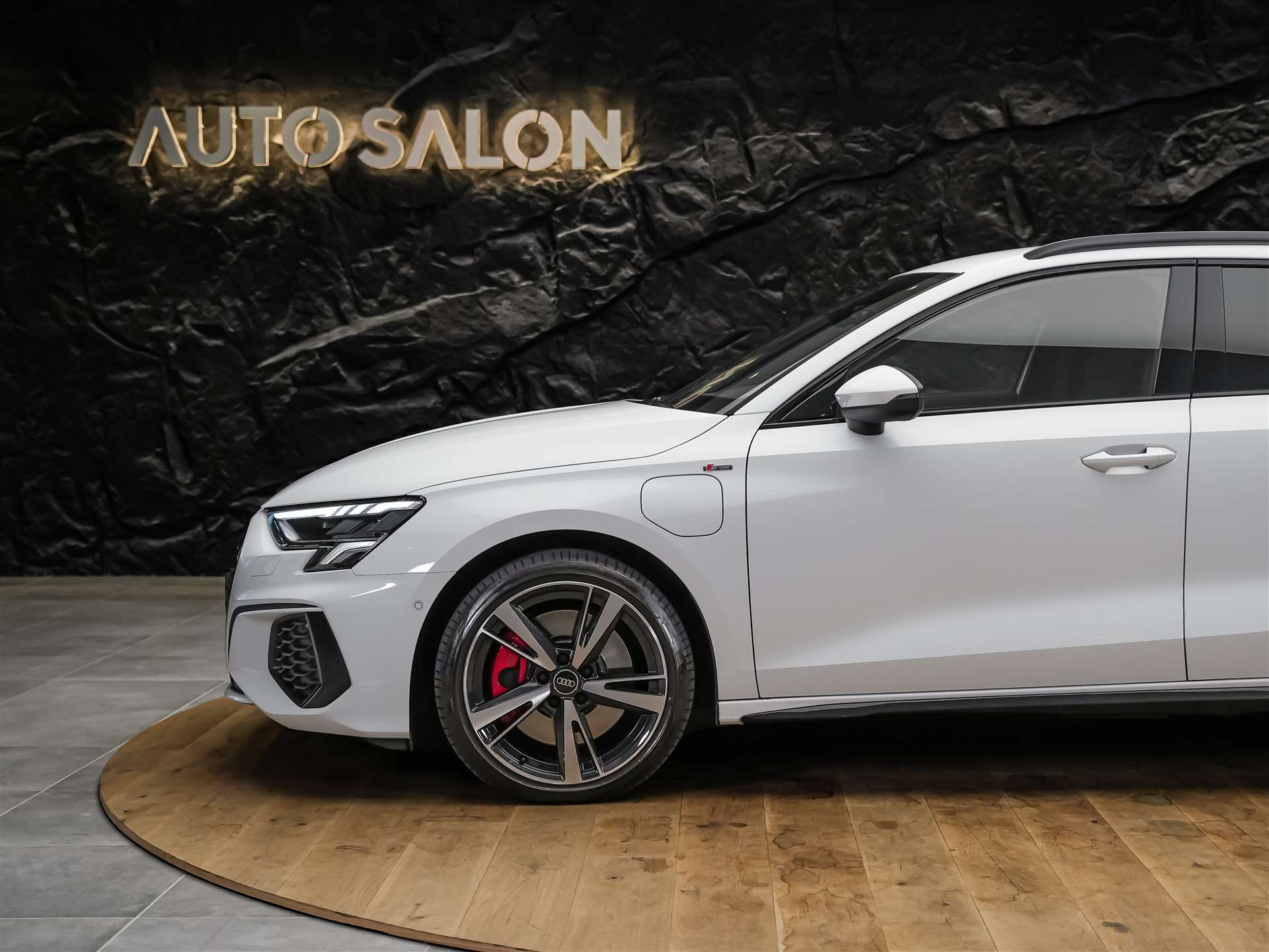 AUDI A3 Sportback 45 TFSI e S line S-tronic *CH Fahrzeug*Fahrerassistent*-image-16
