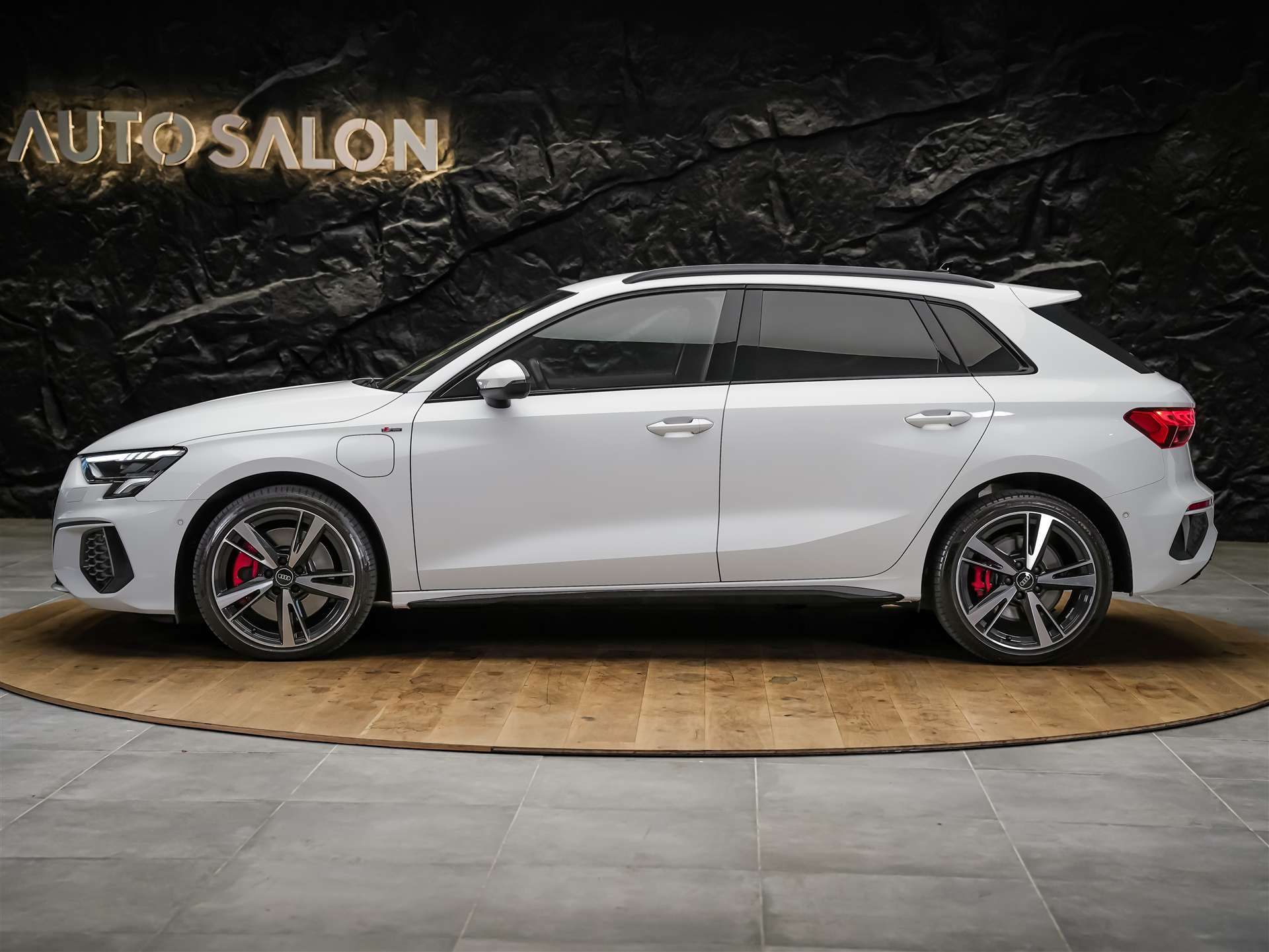AUDI A3 Sportback 45 TFSI e S line S-tronic *CH Fahrzeug*Fahrerassistent*-image-2