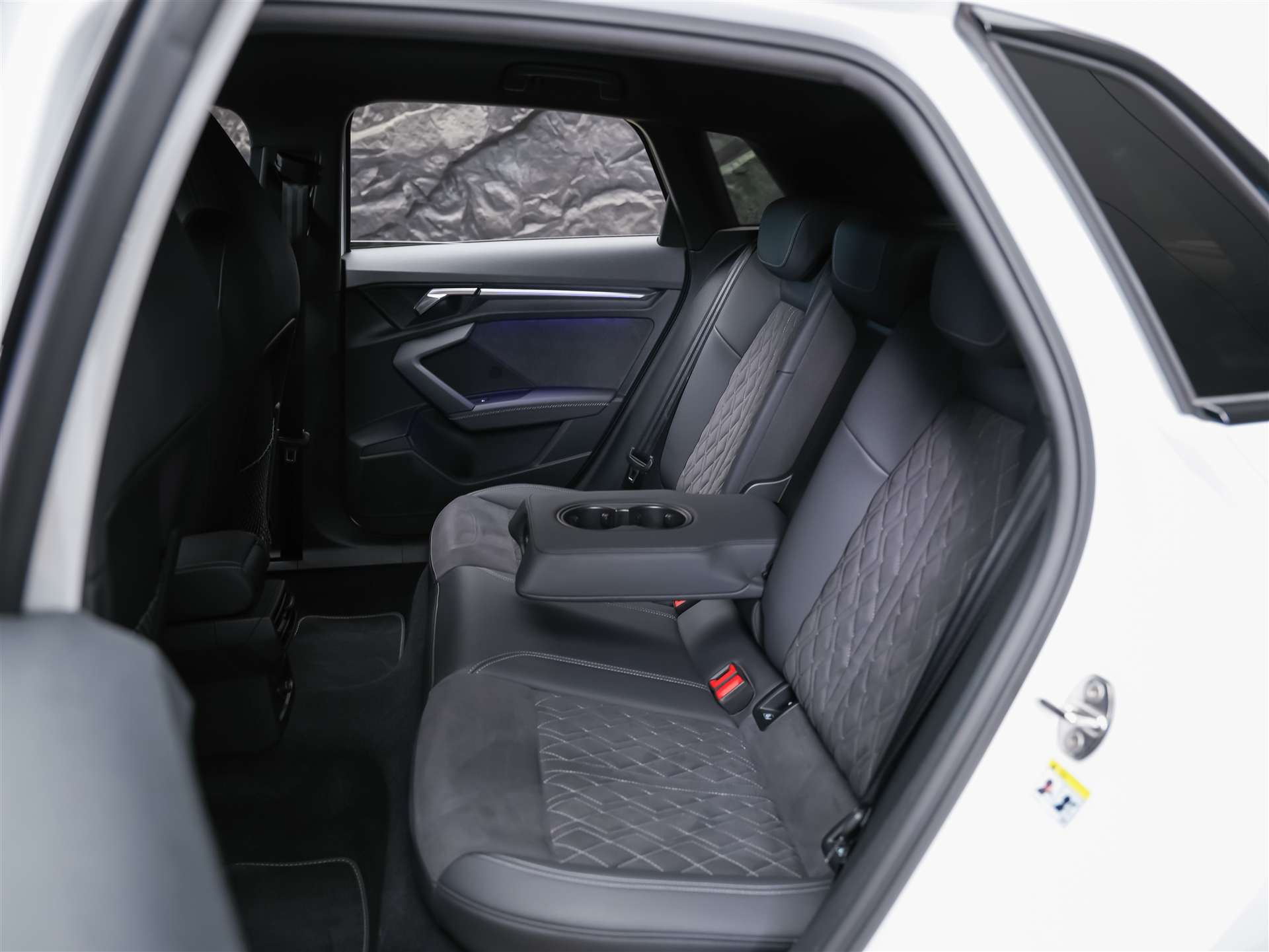 AUDI A3 Sportback 45 TFSI e S line S-tronic *CH Fahrzeug*Fahrerassistent*-image-14