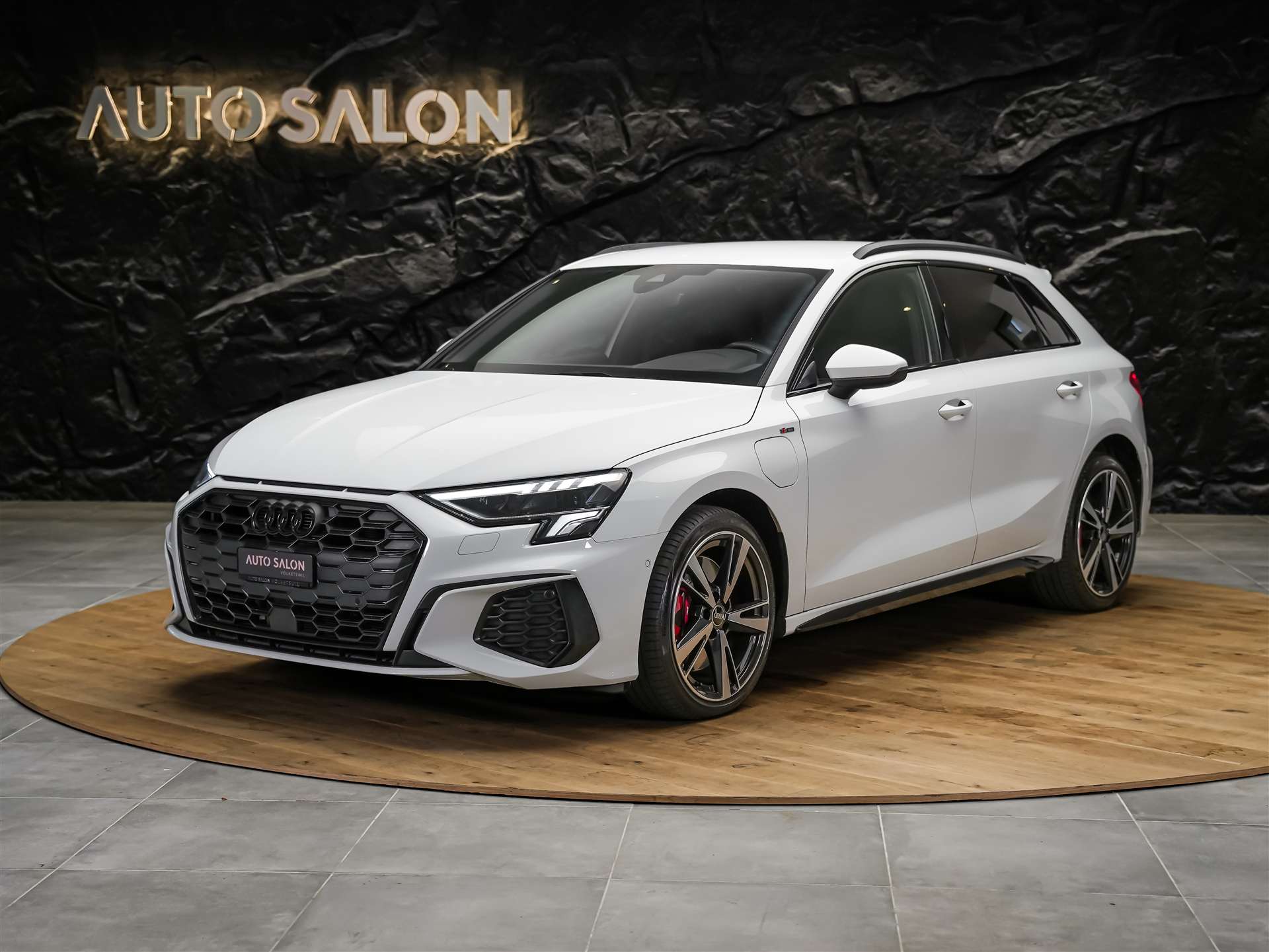 AUDI A3 Sportback 45 TFSI e S line S-tronic *CH Fahrzeug*Fahrerassistent*-image-1