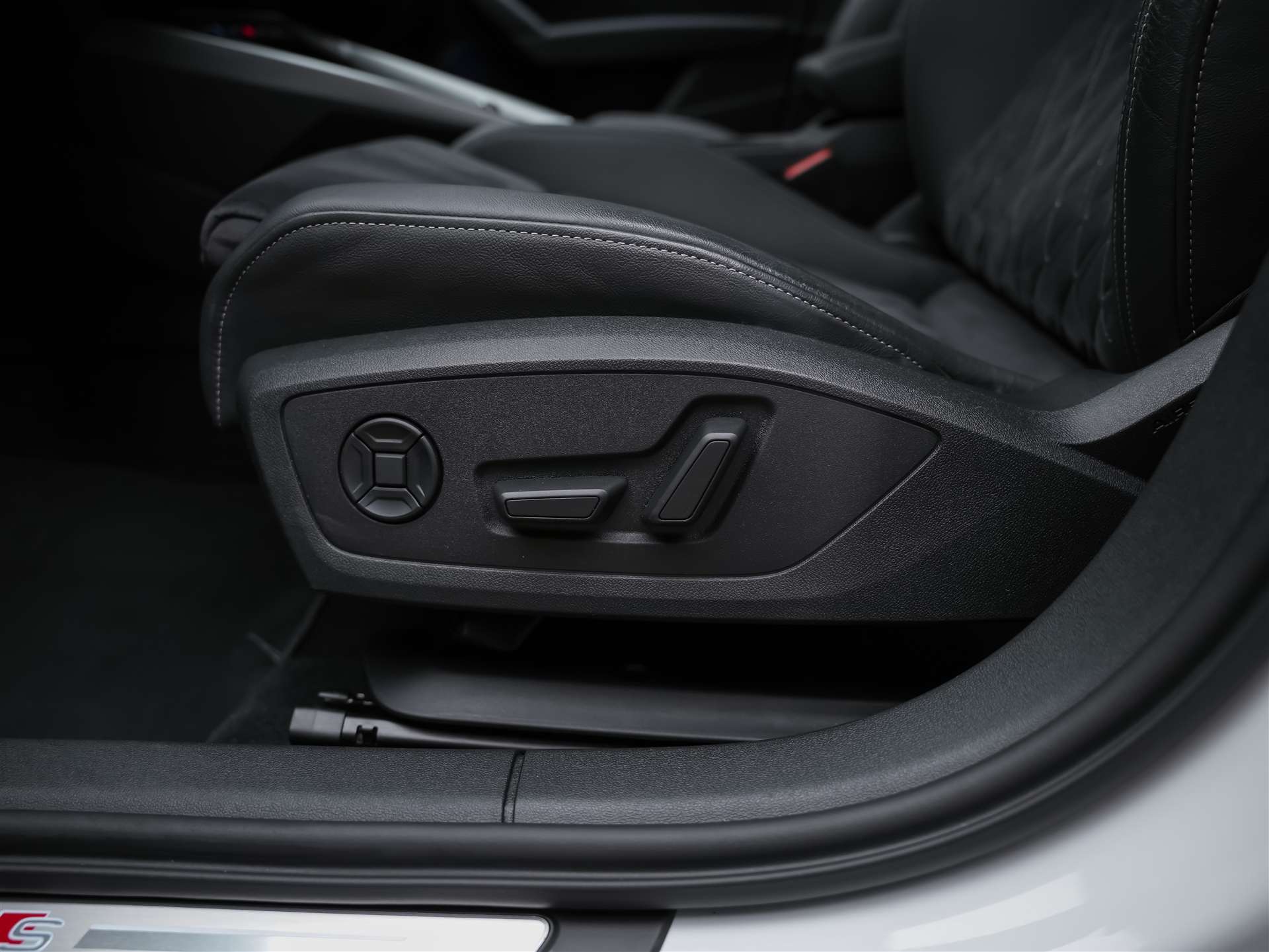 AUDI A3 Sportback 45 TFSI e S line S-tronic *CH Fahrzeug*Fahrerassistent*-image-27