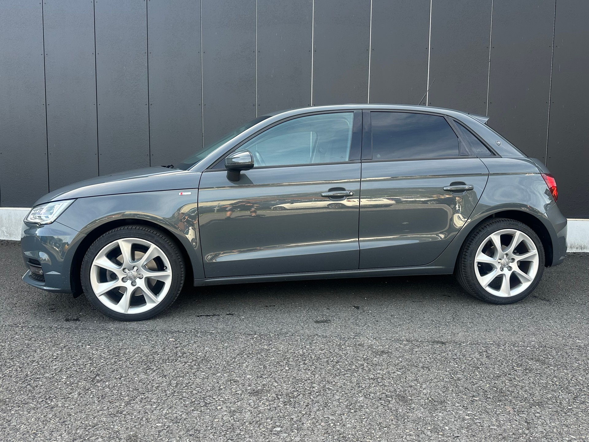 AUDI A1 Sportback 1.4 TFSI Sport S-tronic-image-2