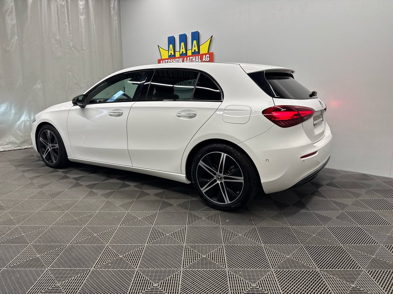 MERCEDES-BENZ A 200 Sportline DCT-showroom-element-1