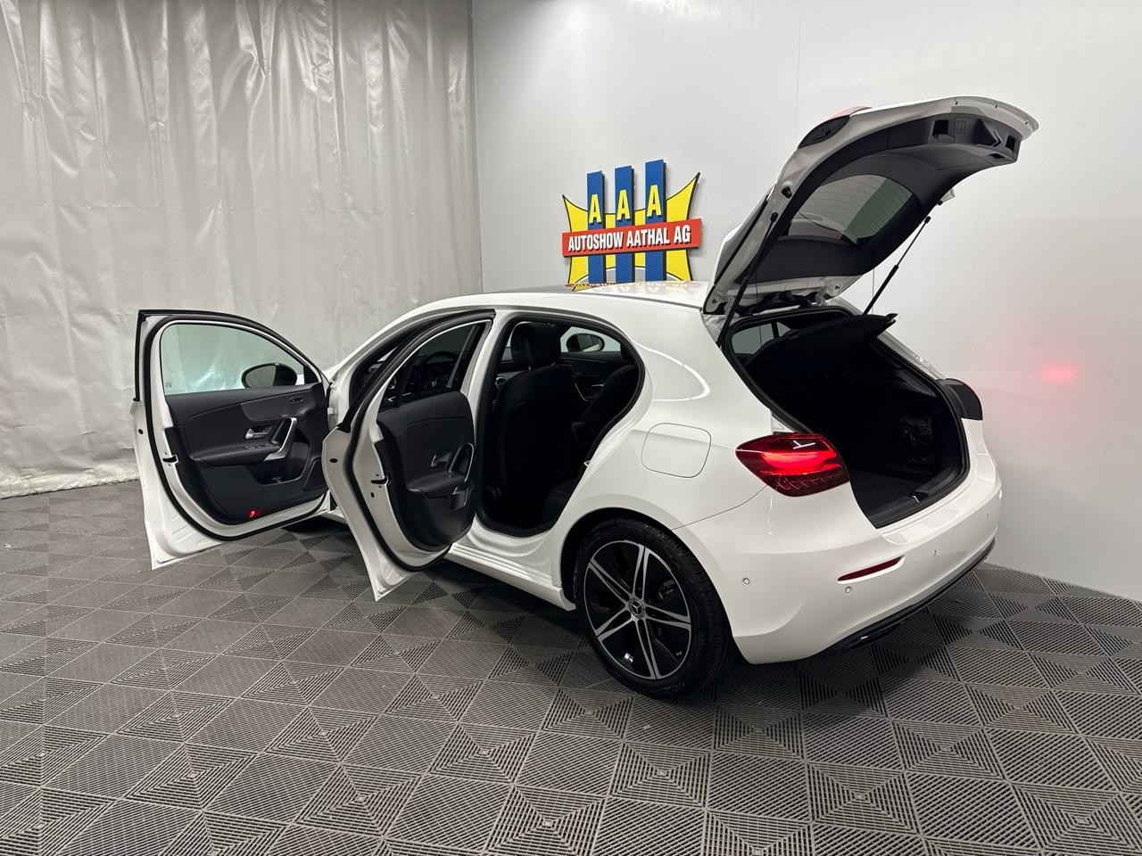 MERCEDES-BENZ A 200 Sportline DCT-image-13