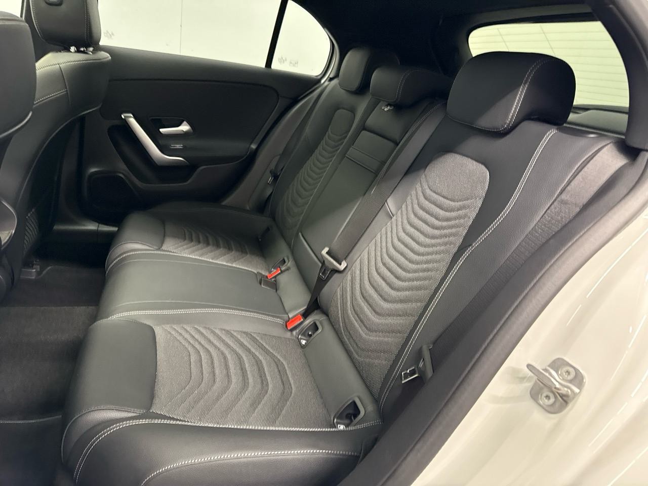 MERCEDES-BENZ A 200 Sportline DCT-image-11