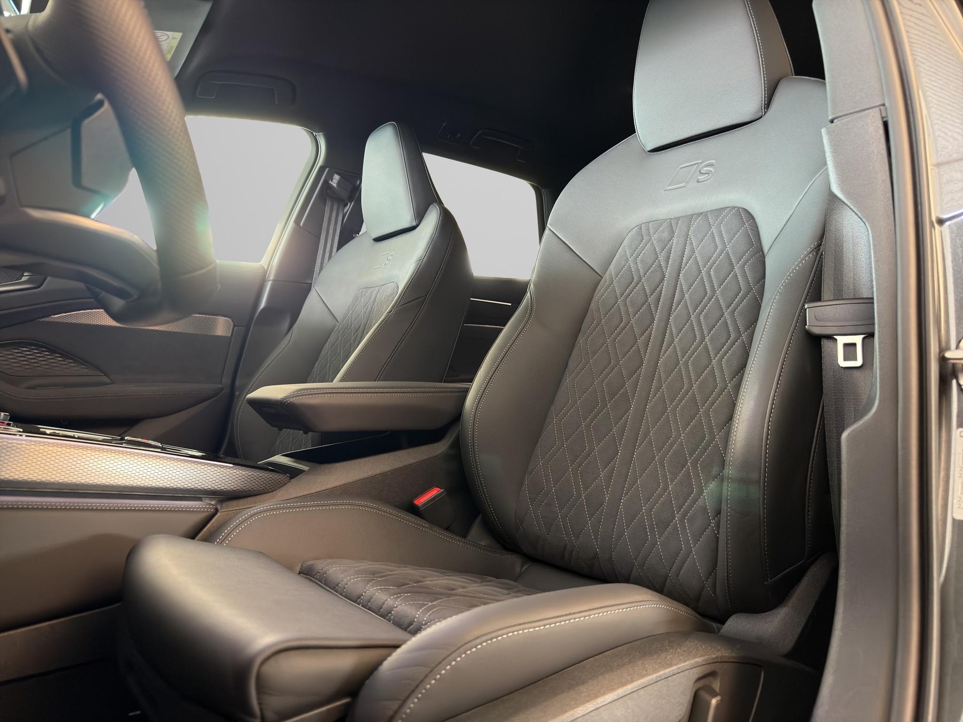 AUDI A6 Avant 2.0 TDI quattro S-Tronic-image-10
