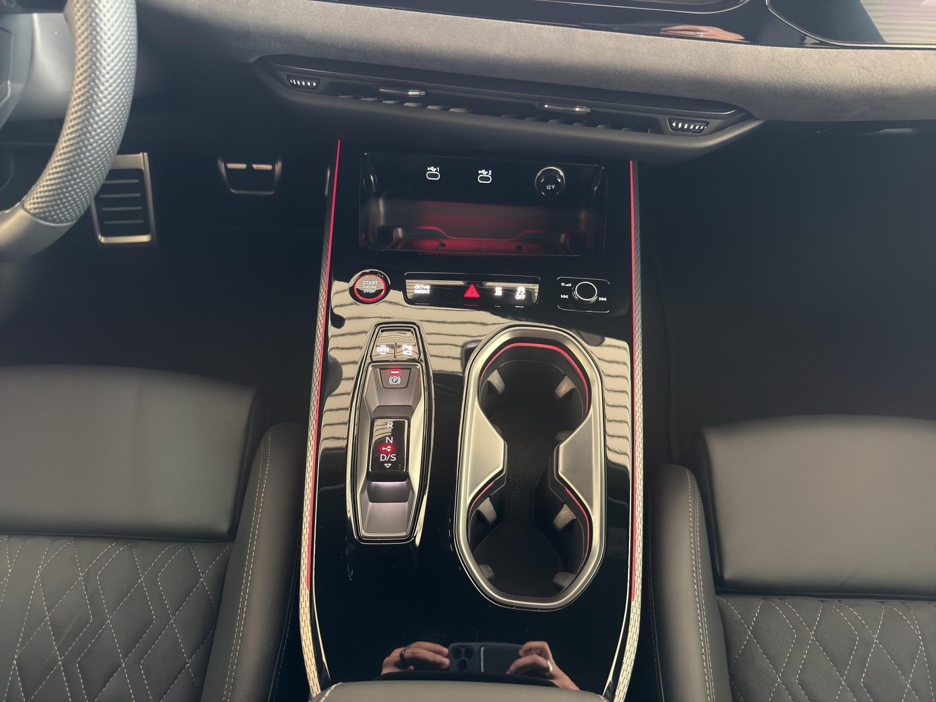 AUDI A6 Avant 2.0 TDI quattro S-Tronic-image-15