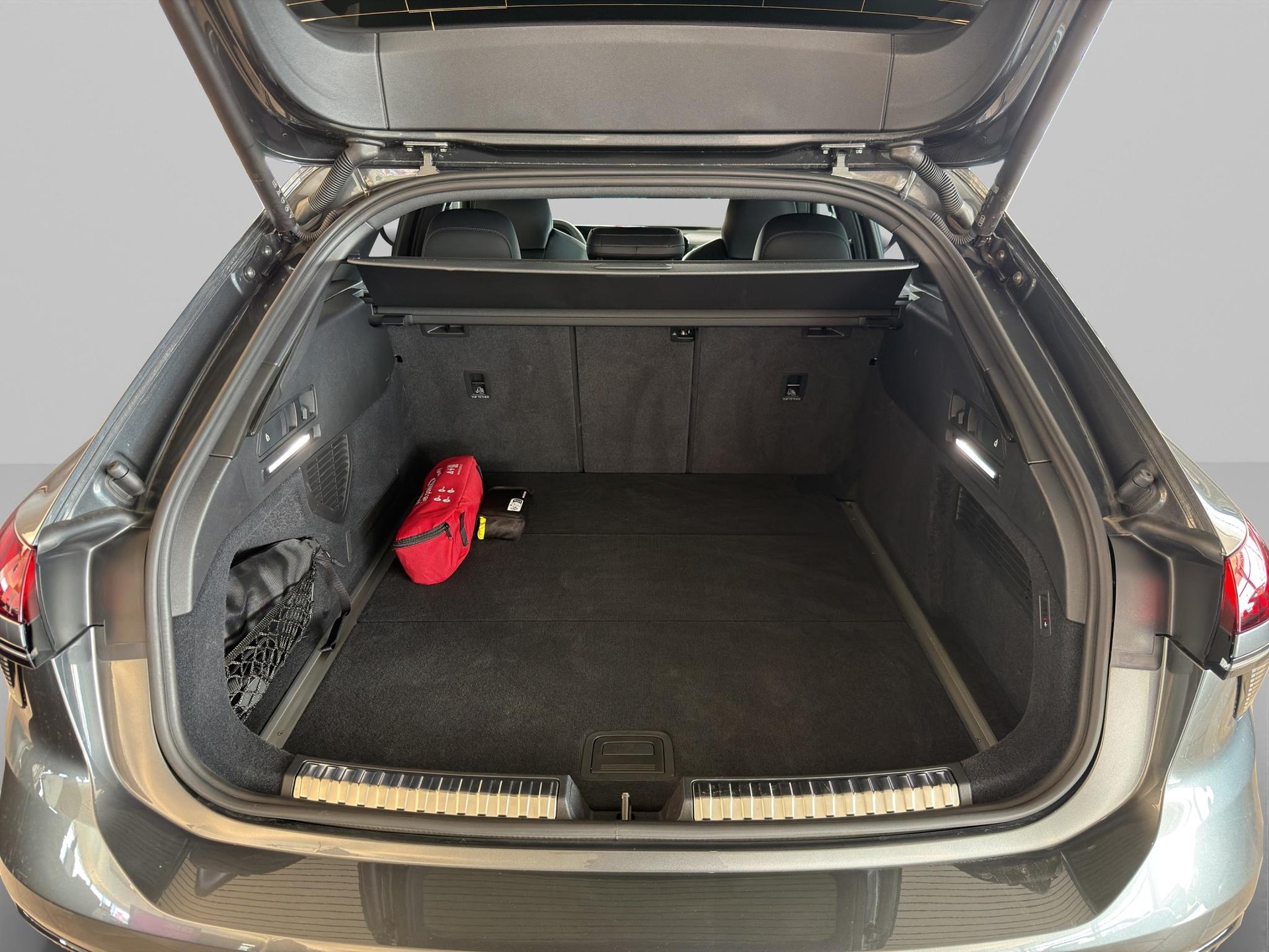 AUDI A6 Avant 2.0 TDI quattro S-Tronic-image-9