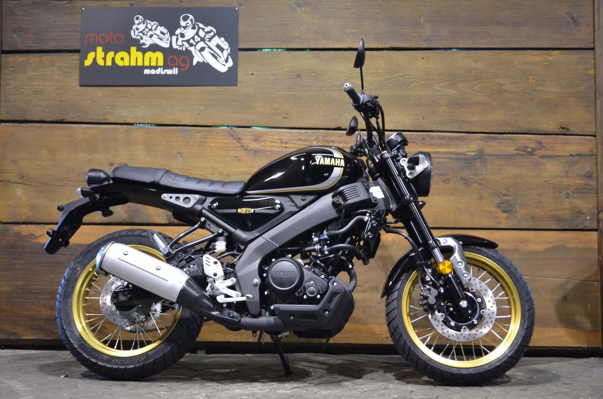 YAMAHA XSR 125 ABS Legacy-showroom-element-1