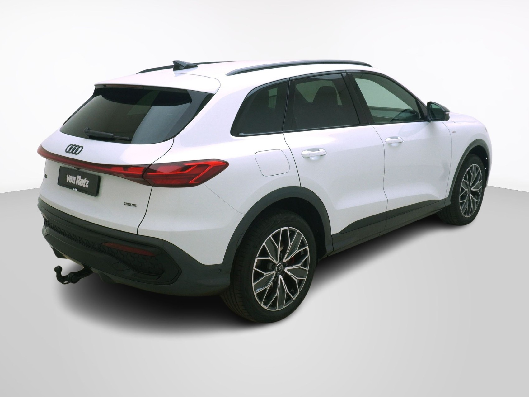 AUDI Q5 2.0 TDI S line quattro S-Tronic-image-4