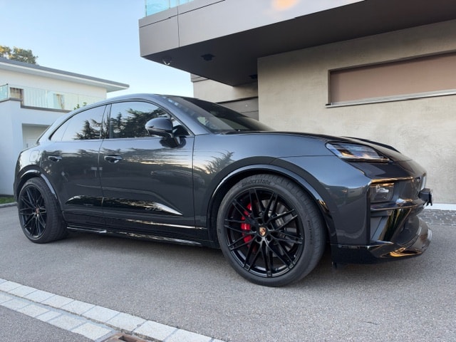 PORSCHE GTS-image-0