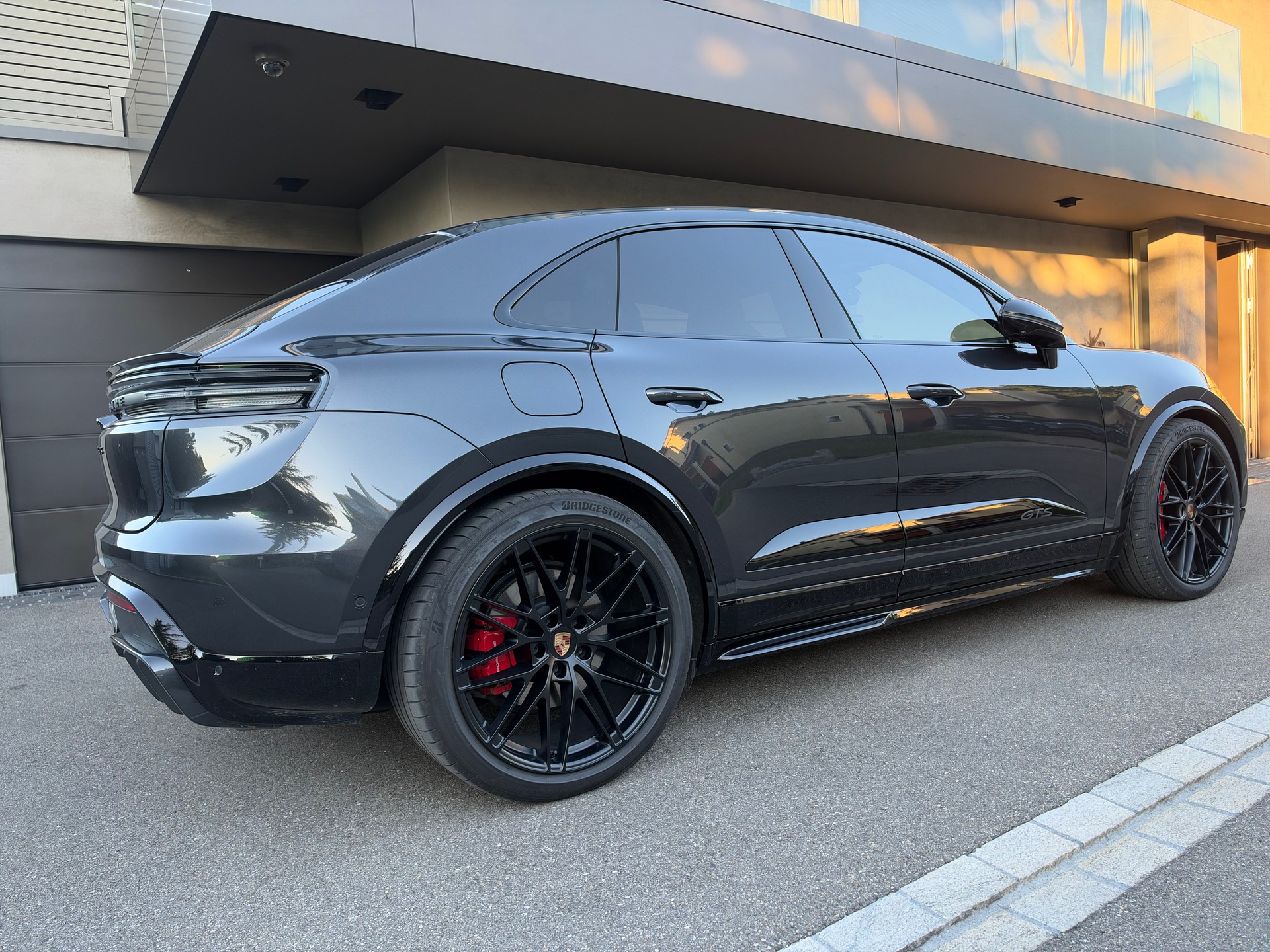 PORSCHE GTS-image-1