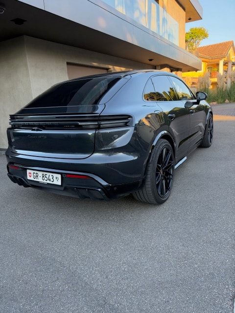 PORSCHE GTS-image-2
