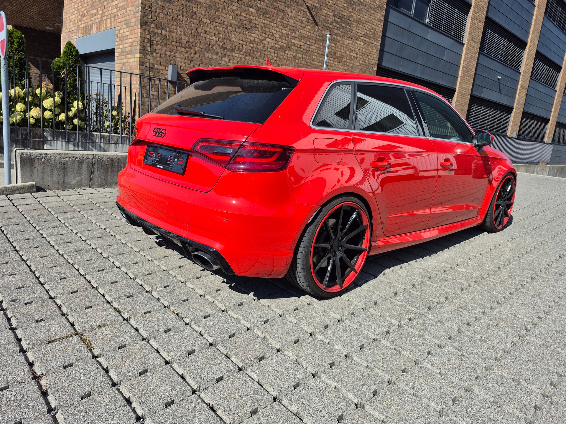 AUDI RS3 2.5 TSI quattro S-tronic-image-4