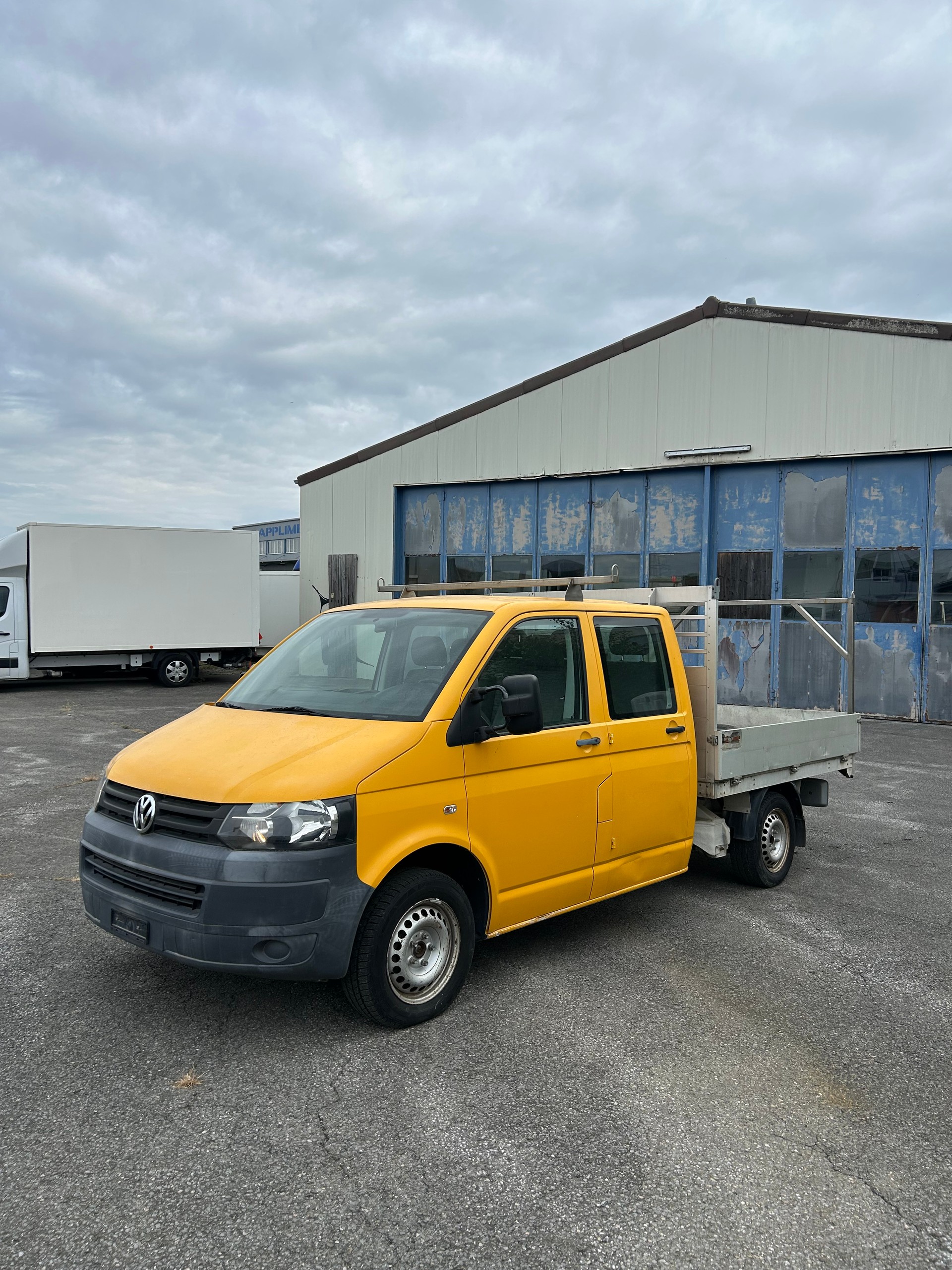 VW T5 2.0 TDI-image-0