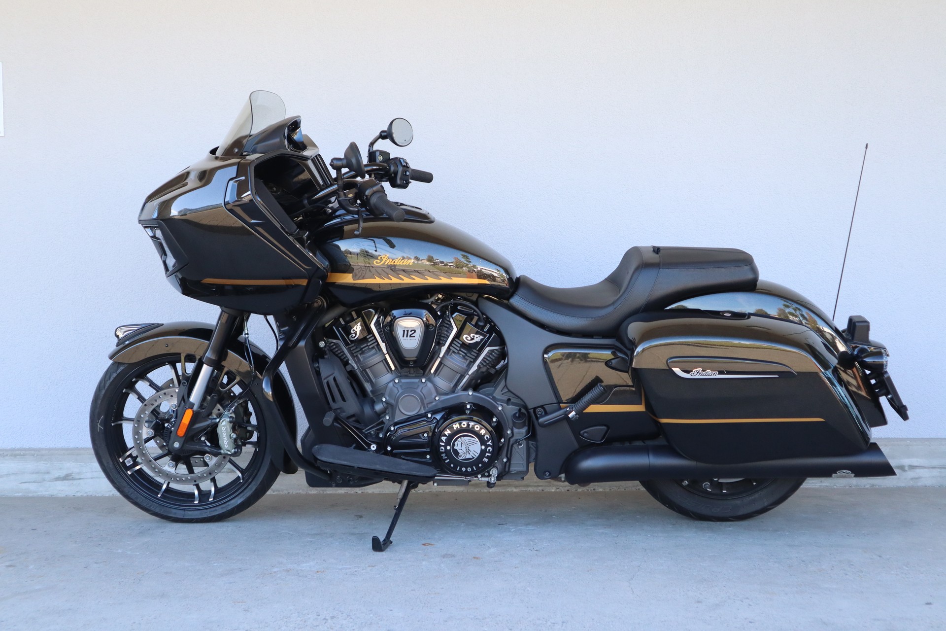 INDIAN Challenger Dark Horse 112-showroom-element-3
