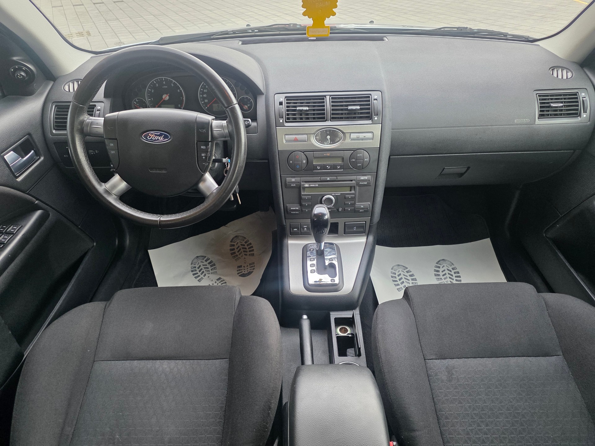 FORD Mondeo 2.5i V6 24V Ghia-image-9