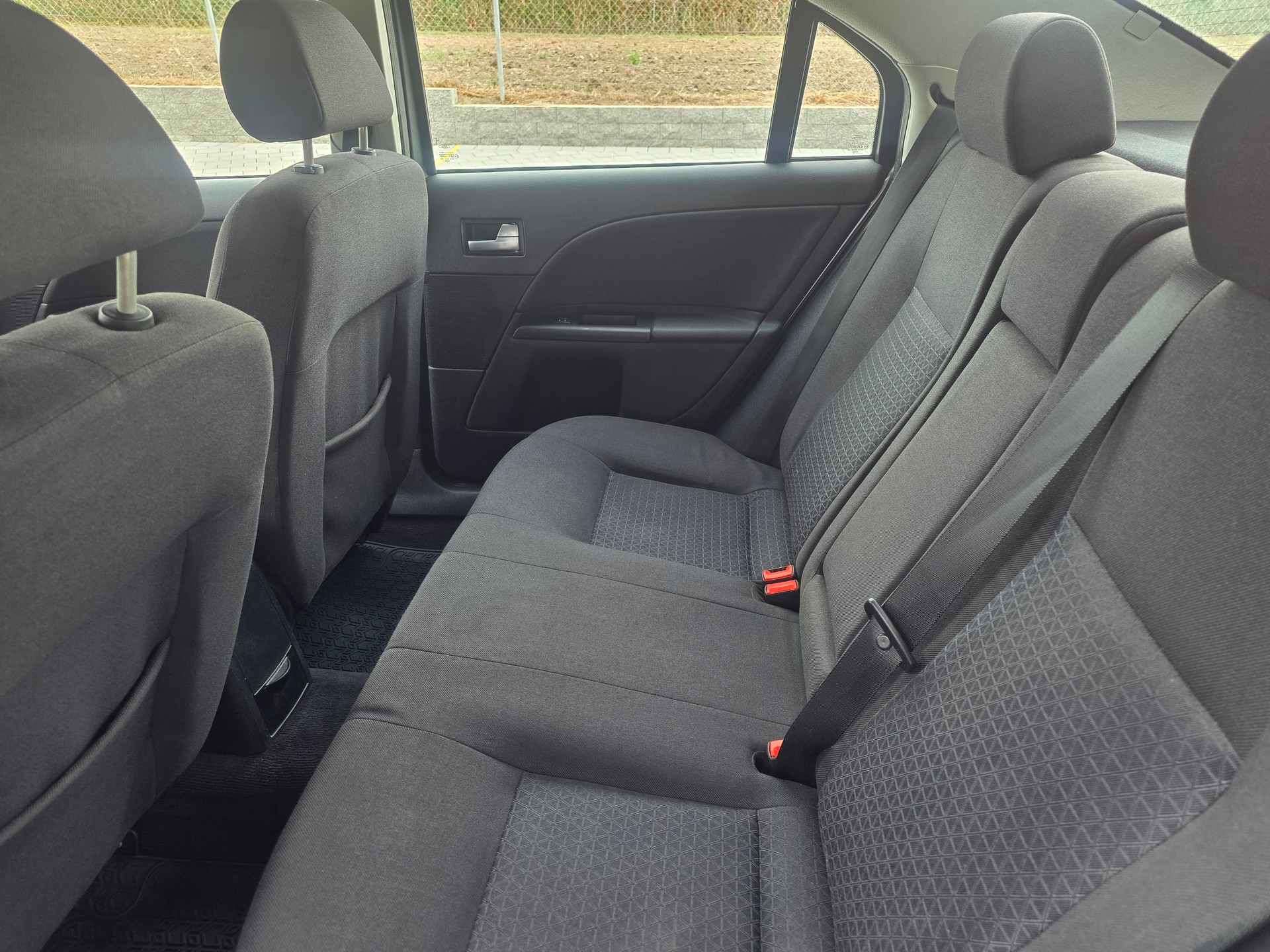 FORD Mondeo 2.5i V6 24V Ghia-image-11