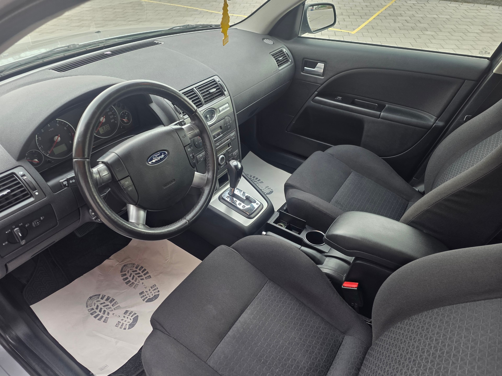 FORD Mondeo 2.5i V6 24V Ghia-image-10