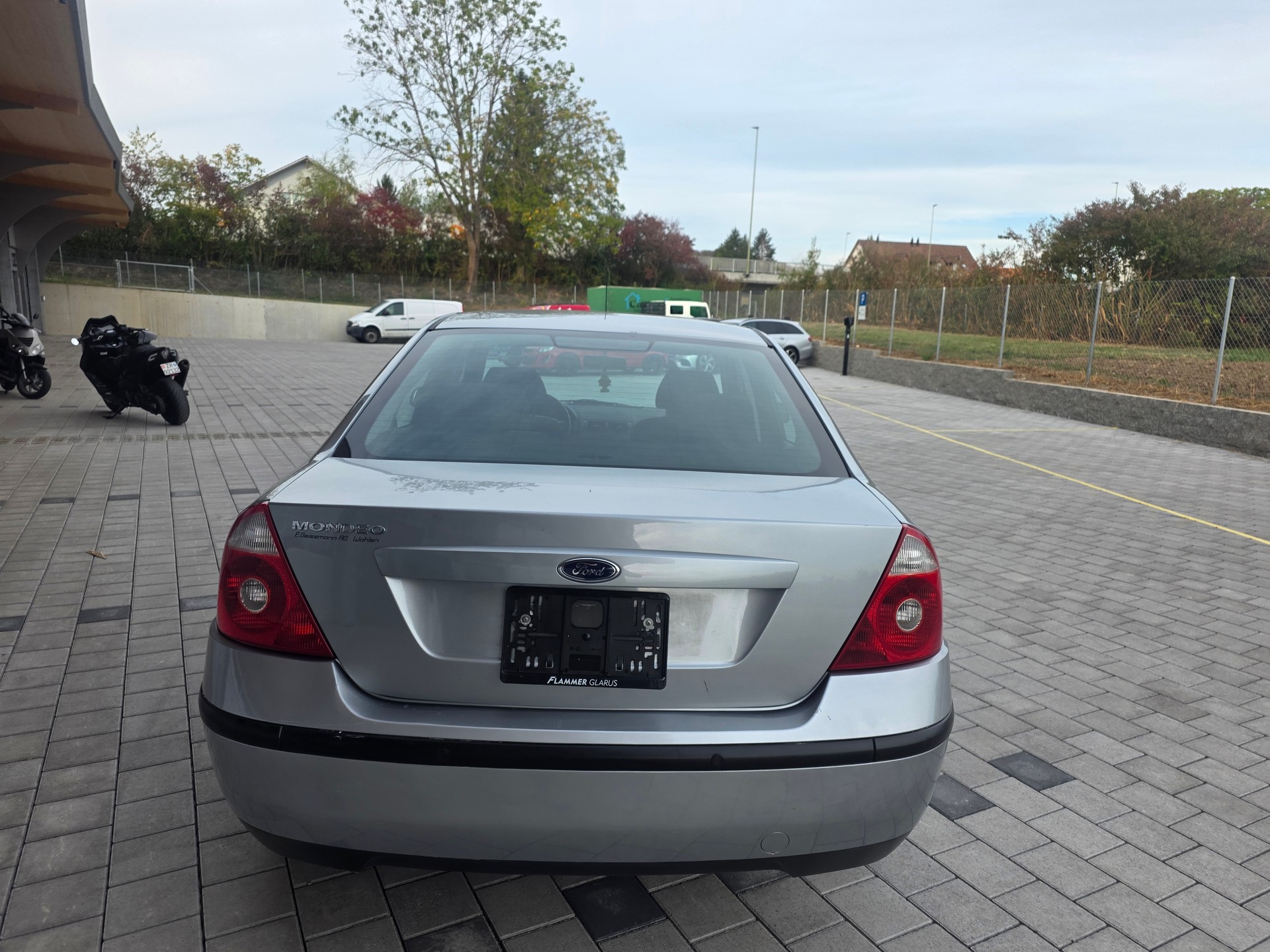 FORD Mondeo 2.5i V6 24V Ghia-image-8