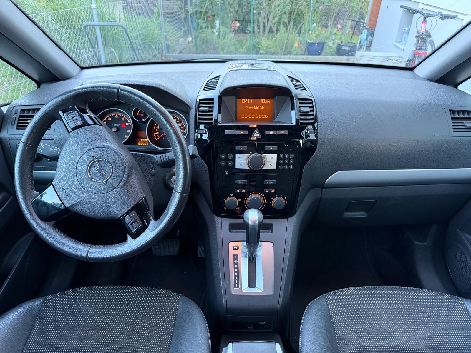 OPEL Zafira 2.2i 16V Sport Automatic-image-6