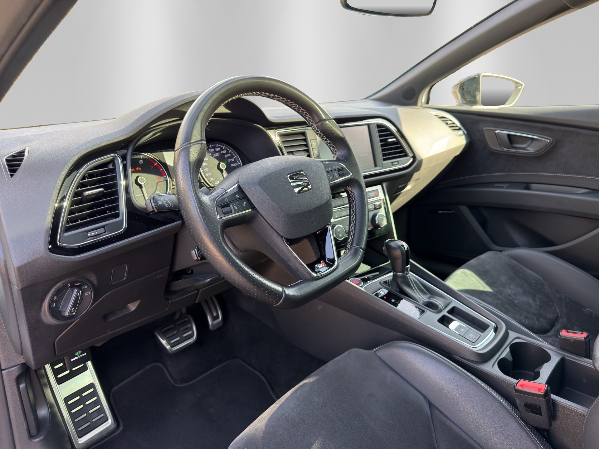 SEAT Leon 2.0 TSI Cupra 300-image-13