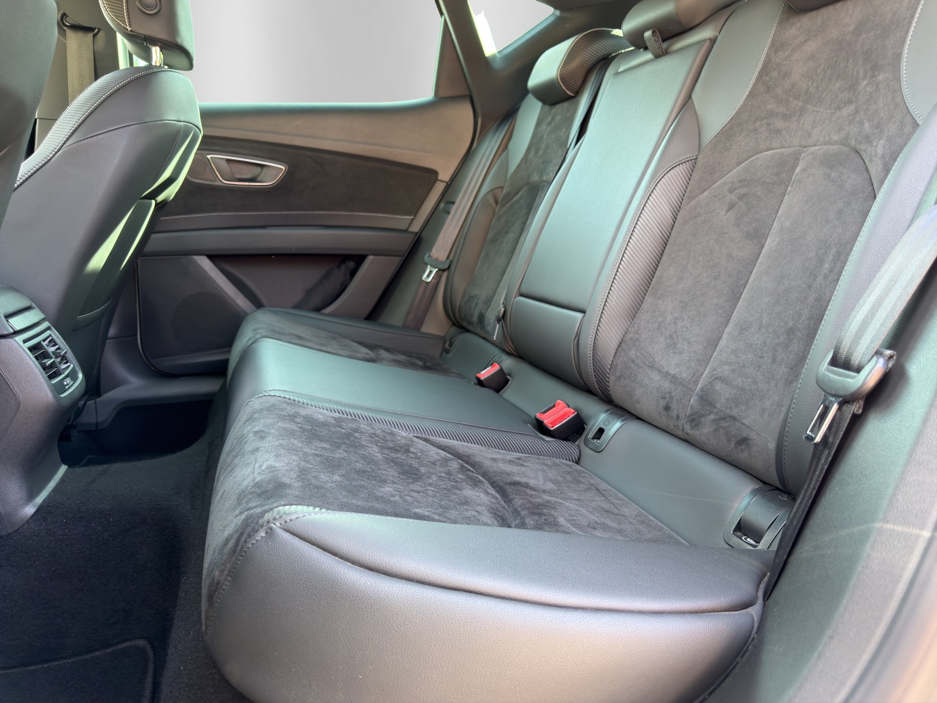 SEAT Leon 2.0 TSI Cupra 300-image-10