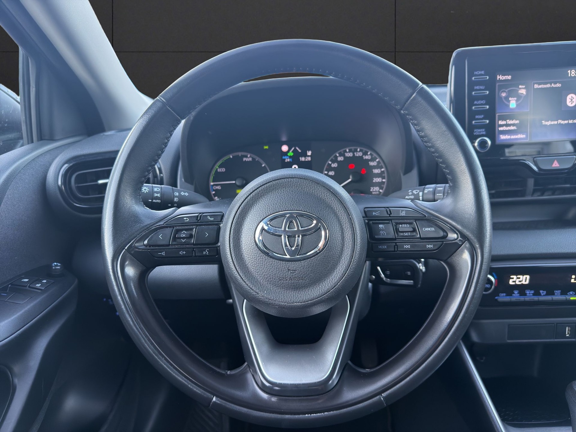 TOYOTA Yaris 1.5 Comfort e-CVT-image-10