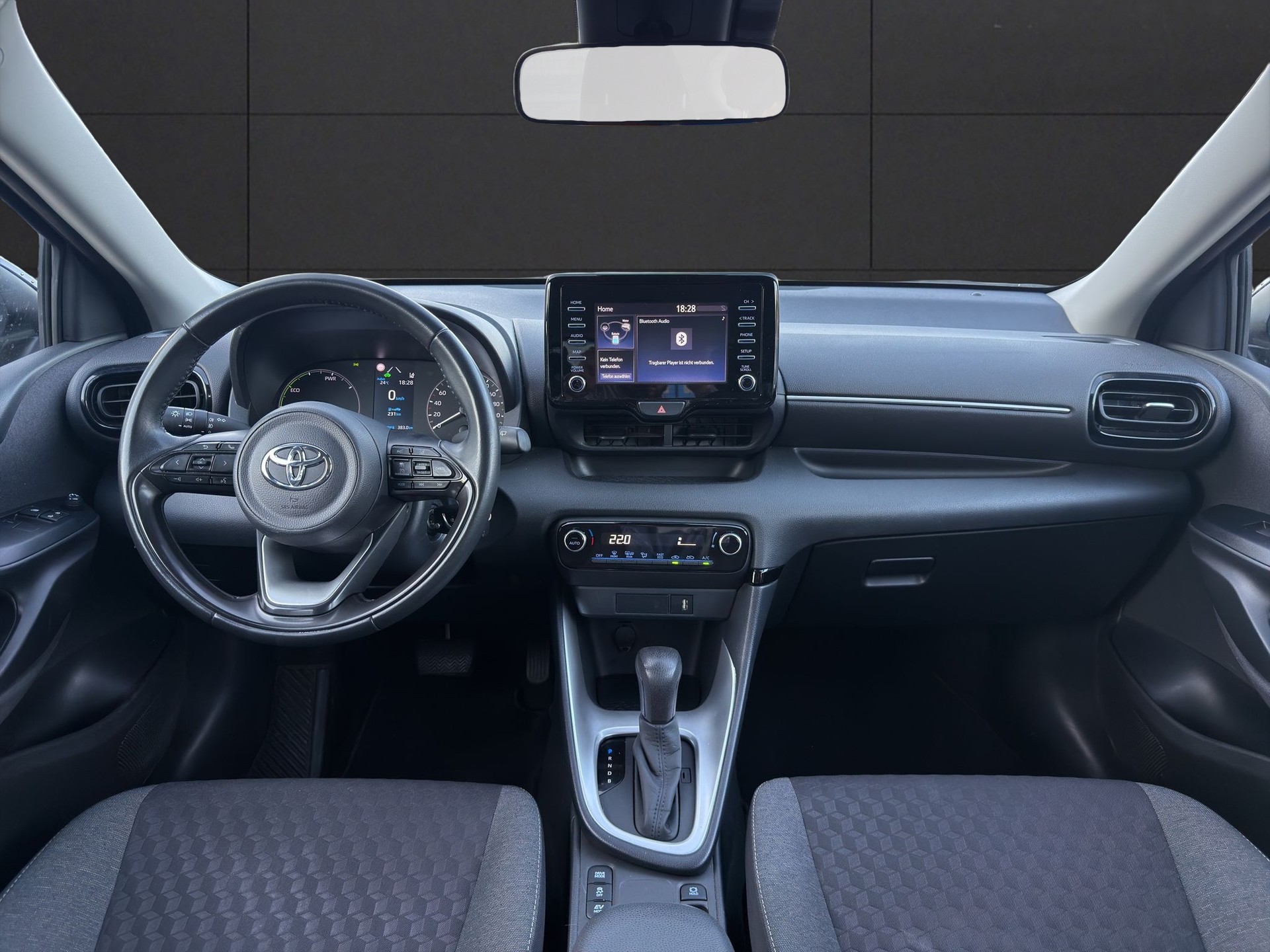 TOYOTA Yaris 1.5 Comfort e-CVT-image-9