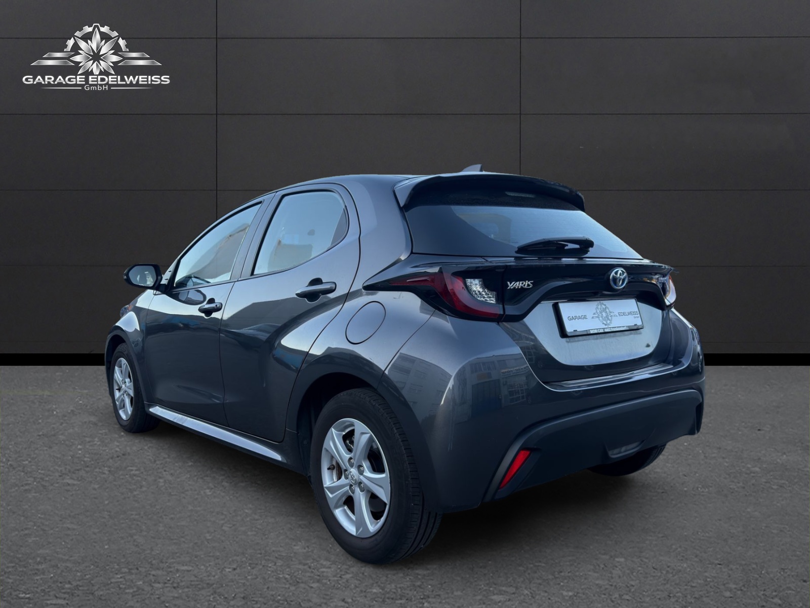 TOYOTA Yaris 1.5 Comfort e-CVT-image-2