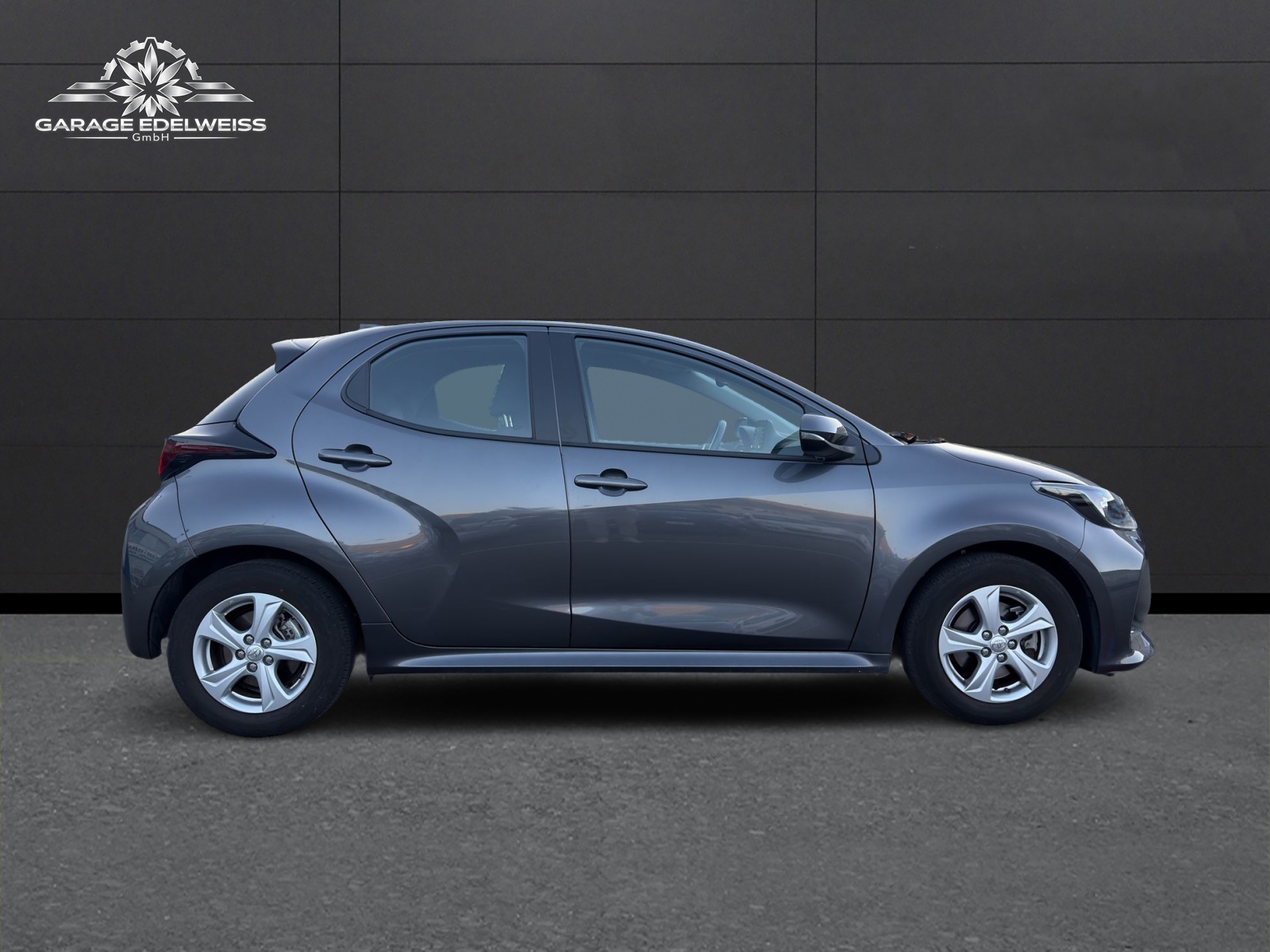TOYOTA Yaris 1.5 Comfort e-CVT-image-5