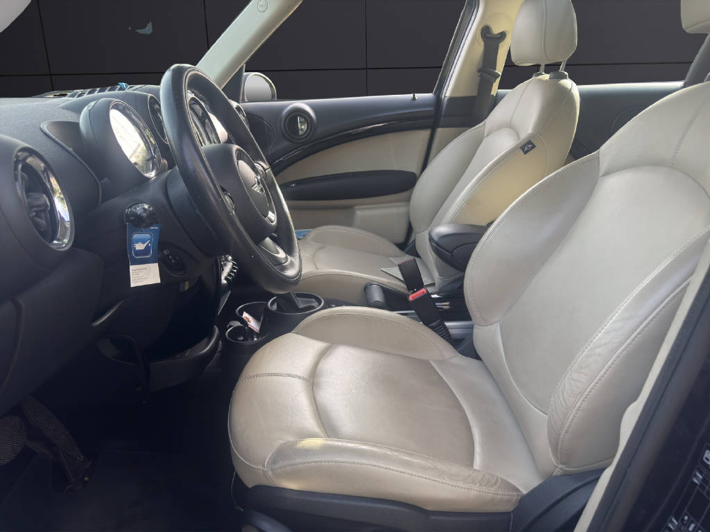 MINI Countryman R60 1.6i Cooper ALL4-image-6