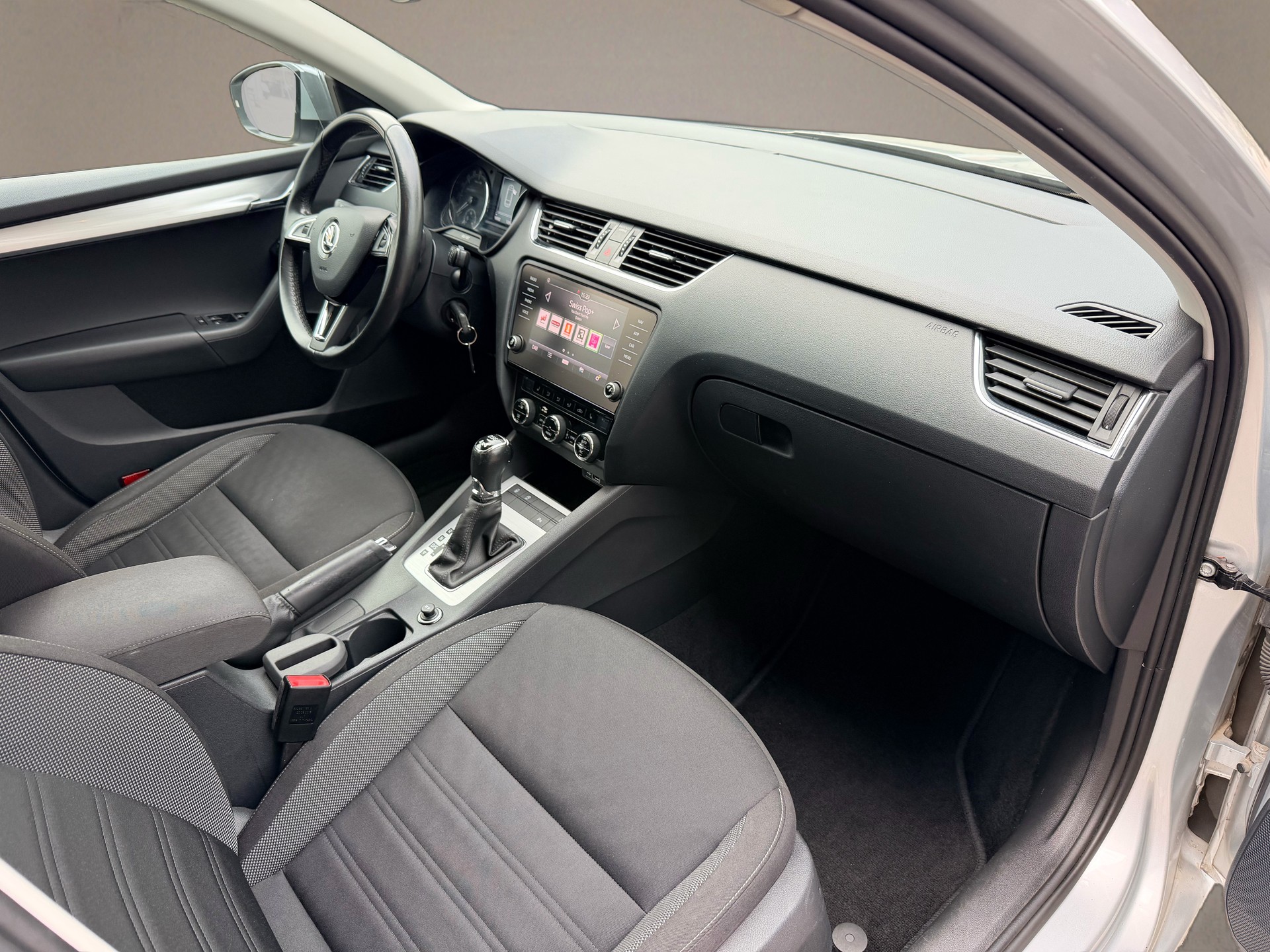 SKODA Octavia Combi 2.0 TDI Ambition 4x4 DSG-image-9