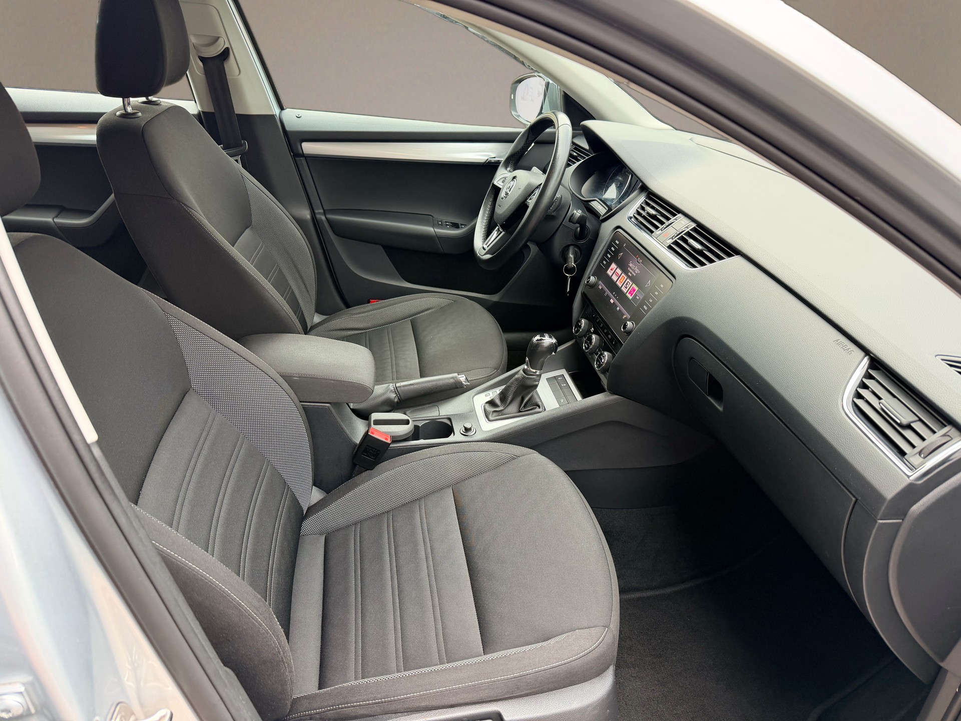 SKODA Octavia Combi 2.0 TDI Ambition 4x4 DSG-image-8