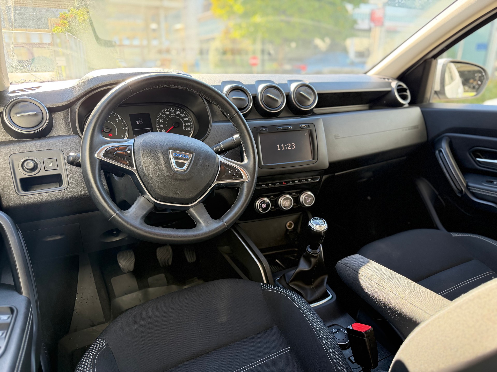 DACIA Duster SCe 115 Prestige 4x4-image-9