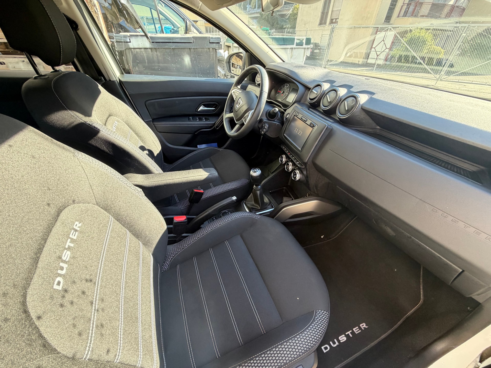 DACIA Duster SCe 115 Prestige 4x4-image-11