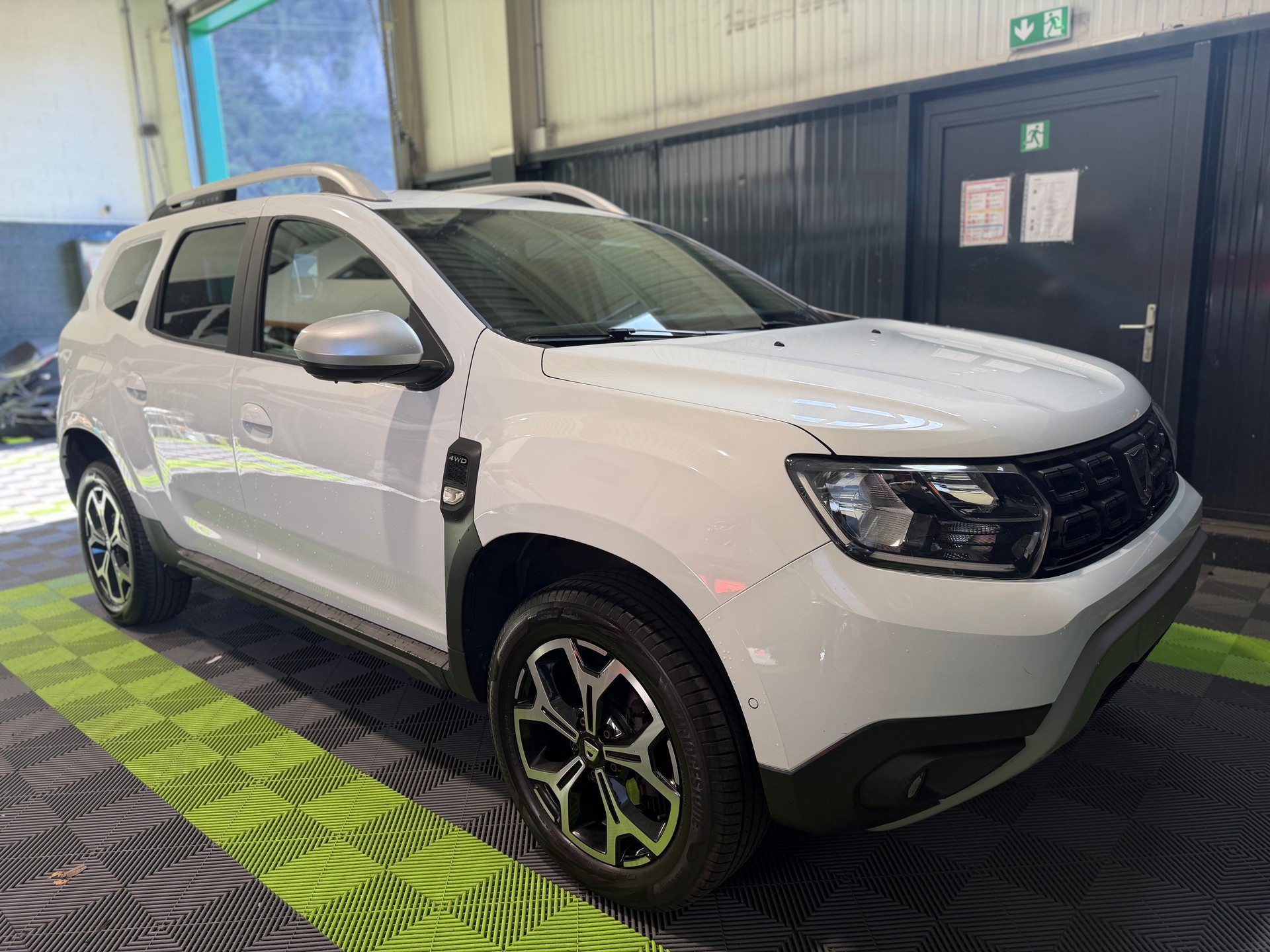 DACIA Duster SCe 115 Prestige 4x4-image-1