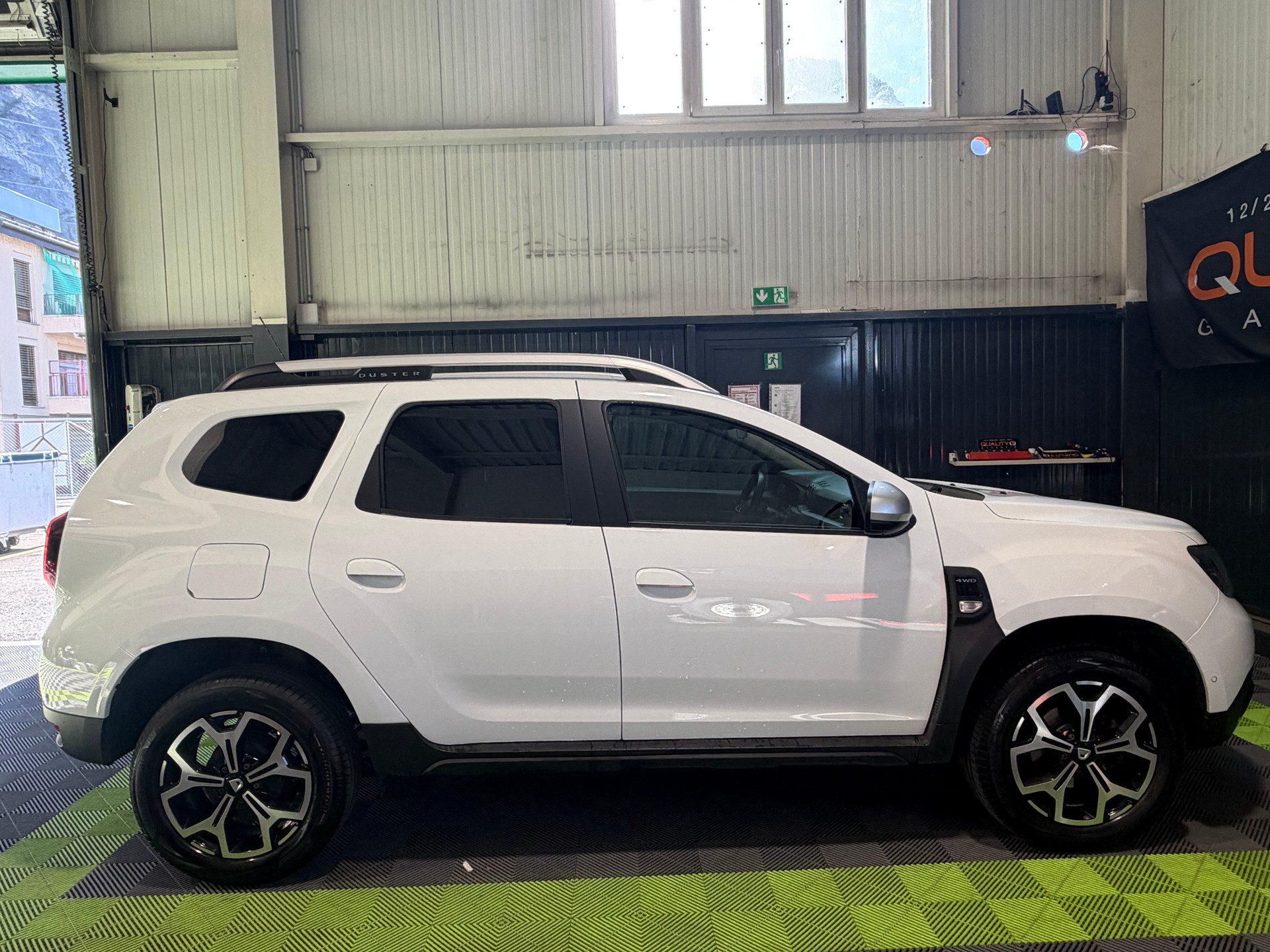 DACIA Duster SCe 115 Prestige 4x4-image-2