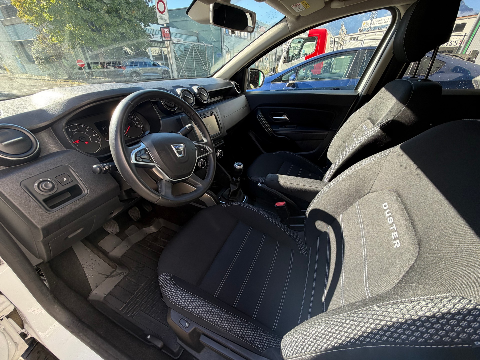 DACIA Duster SCe 115 Prestige 4x4-image-12