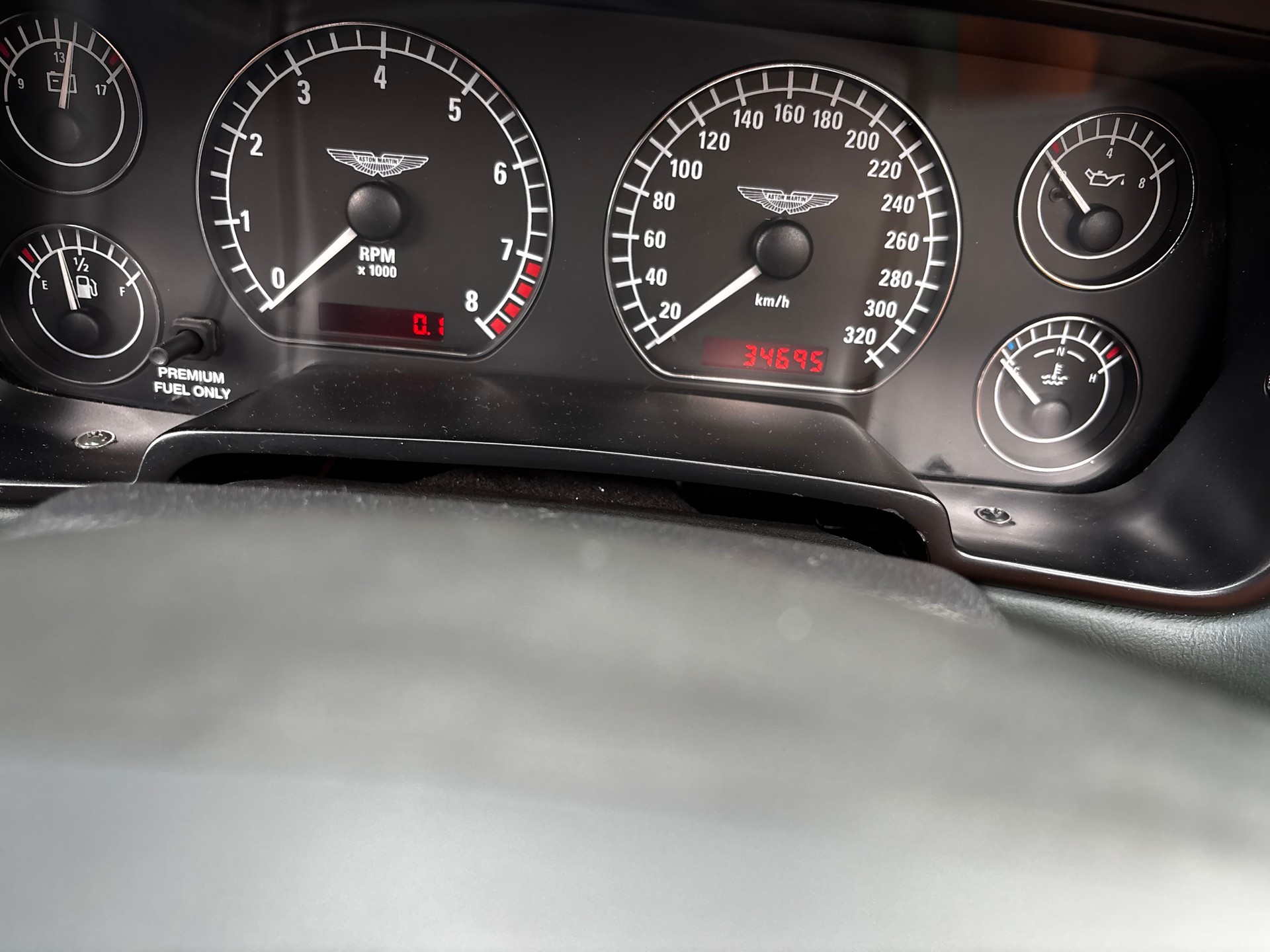 ASTON MARTIN 5.9-image-12