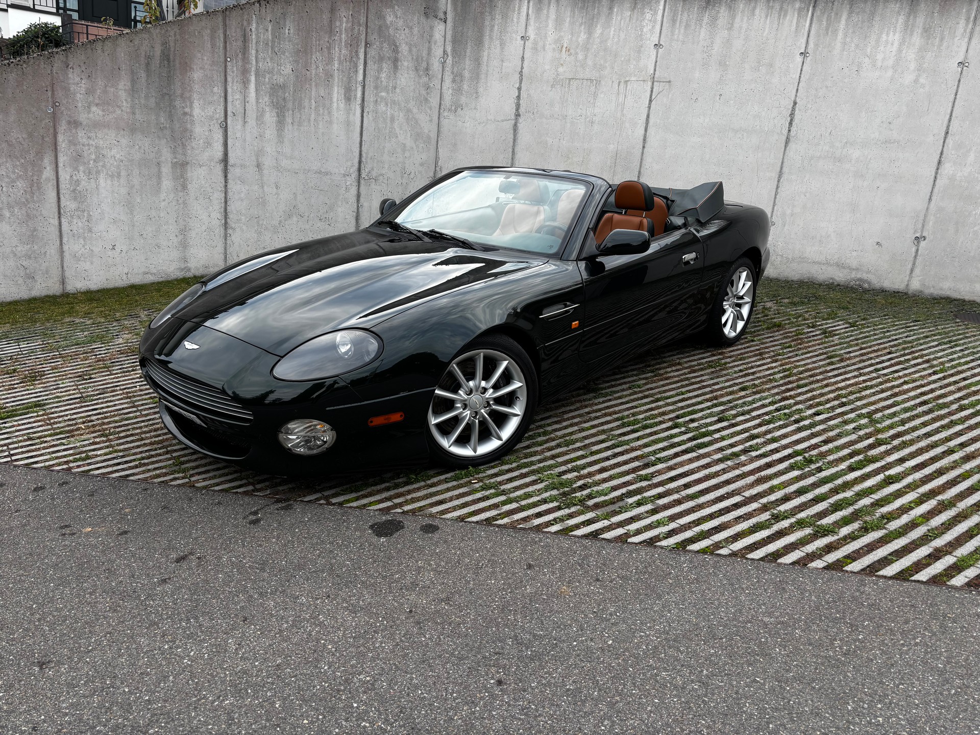 ASTON MARTIN 5.9-image-0