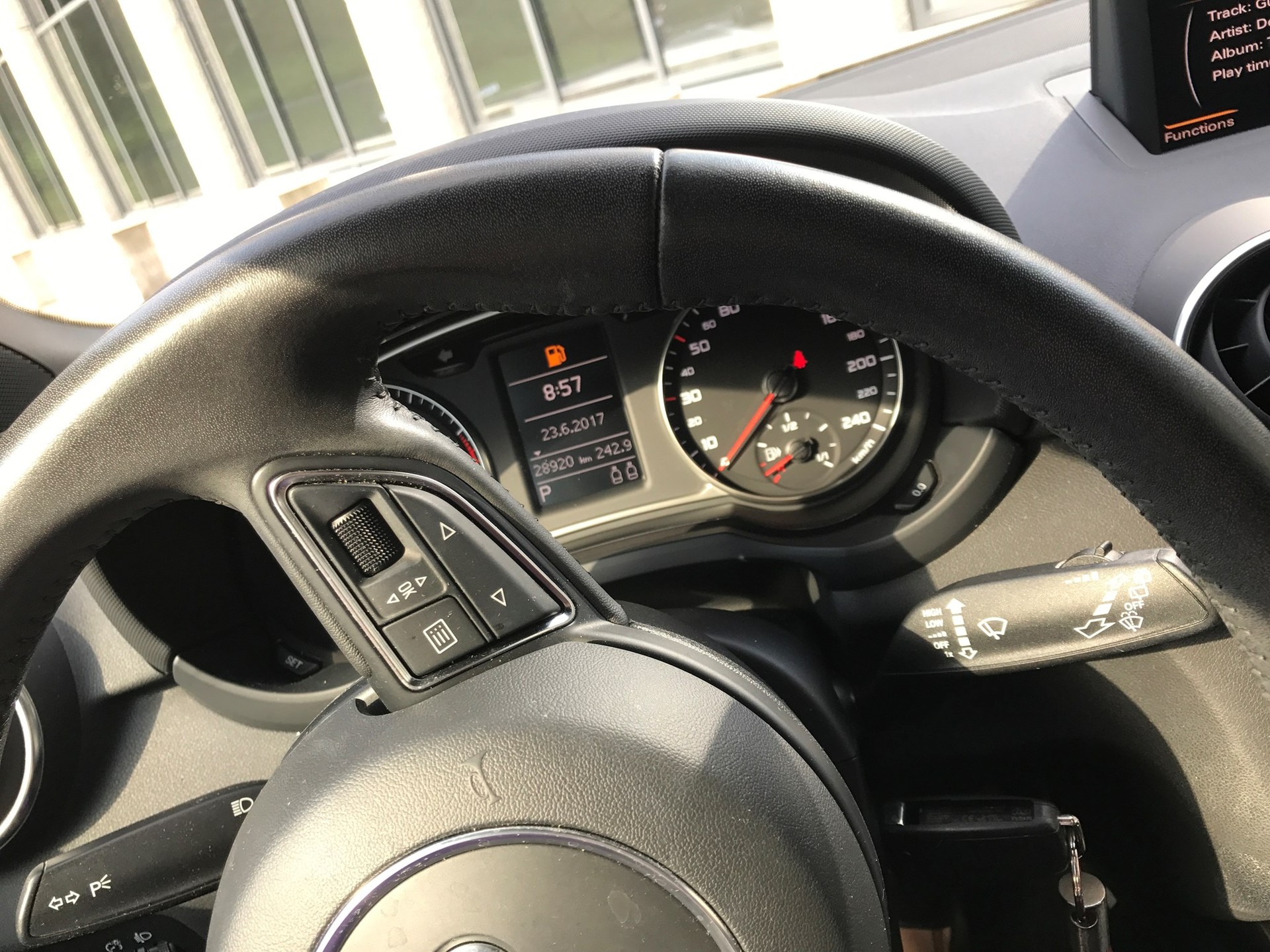AUDI A1 1.4 TFSI Ambition S-tronic-image-4