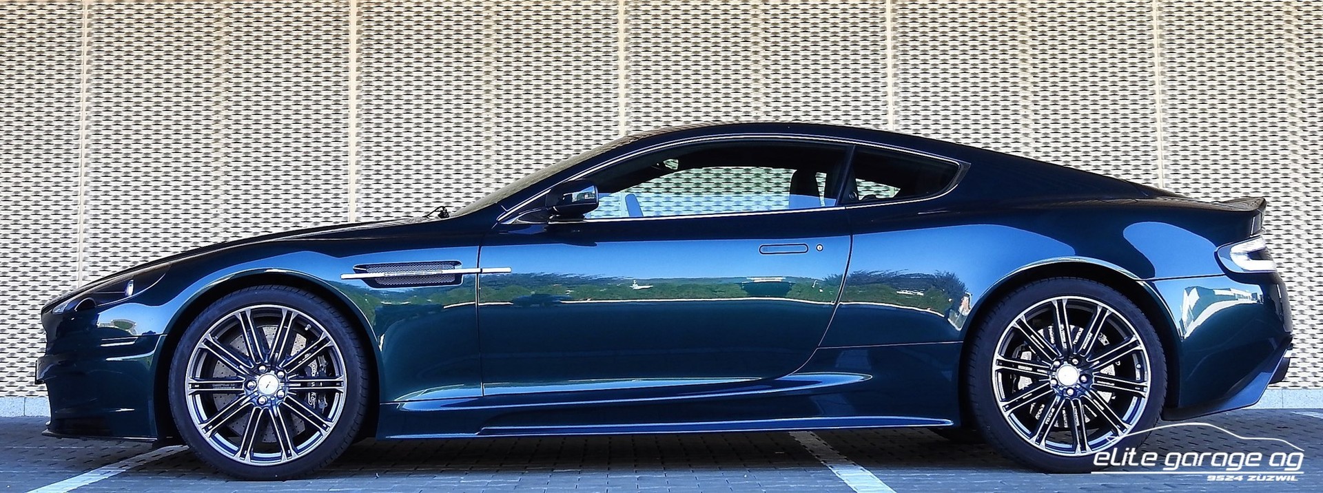 ASTON MARTIN DBS Coupé-image-2