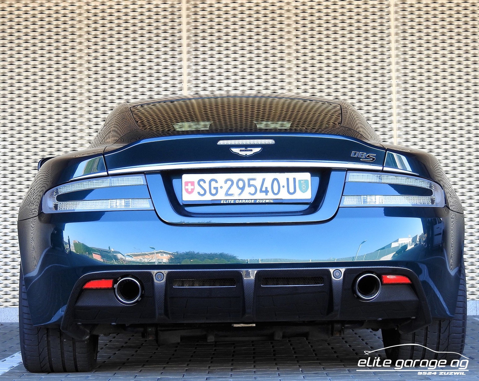 ASTON MARTIN DBS Coupé-image-3