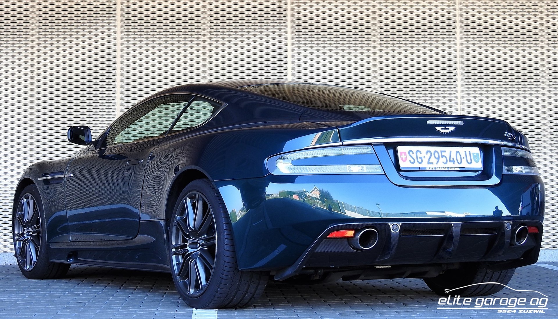 ASTON MARTIN DBS Coupé-image-4